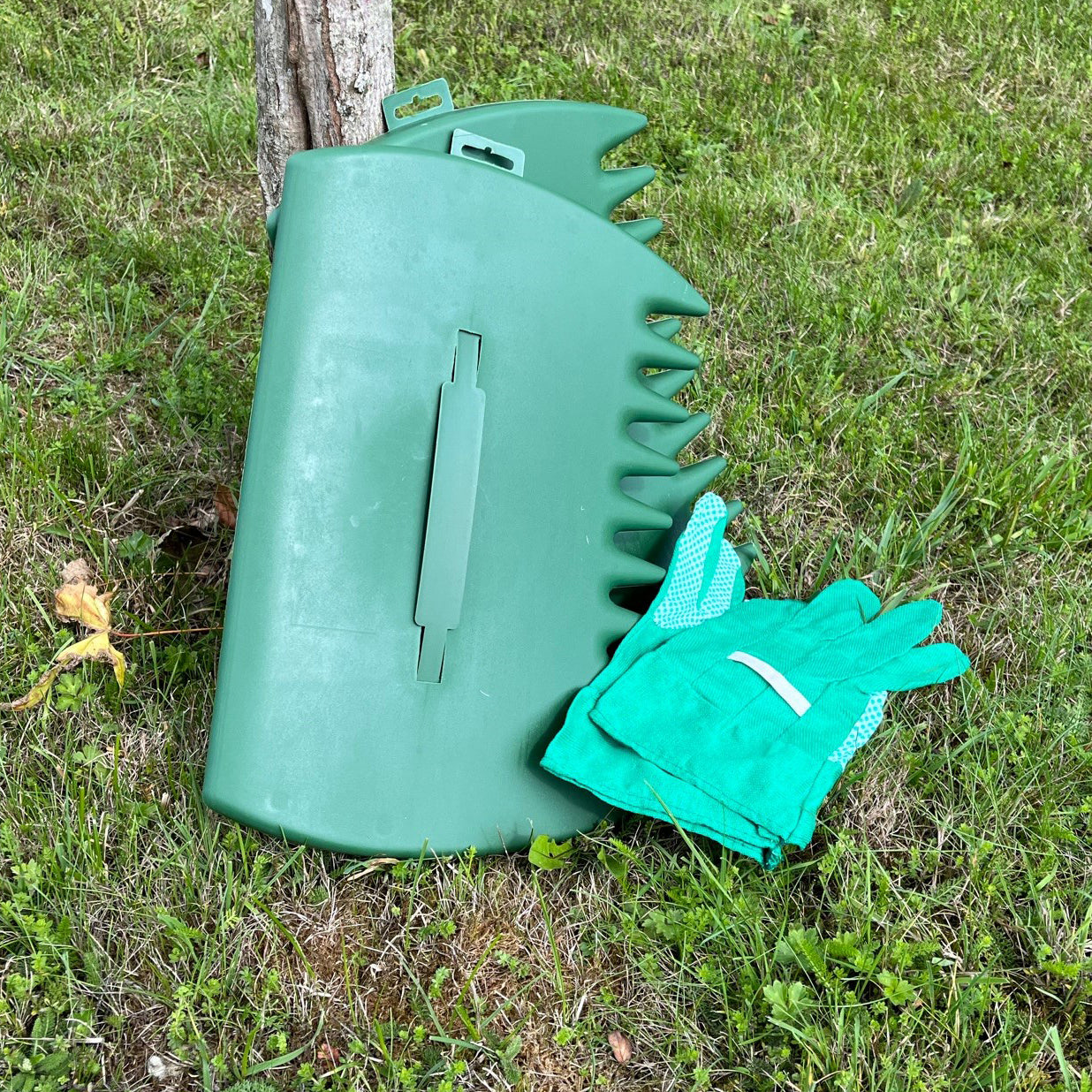 Garden Leaf Grabber Scoops & Gloves Set