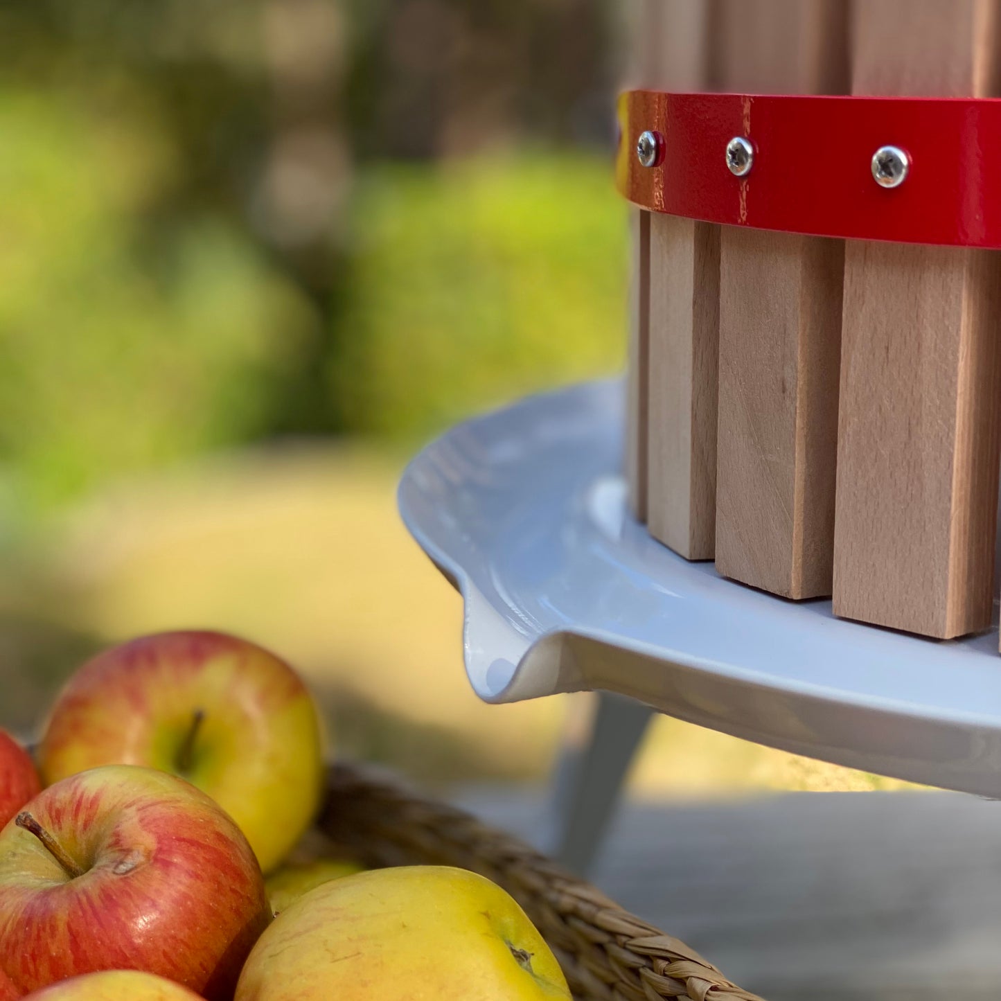 Traditional Fruit and Apple Press (18 Litre) with Straining Bag