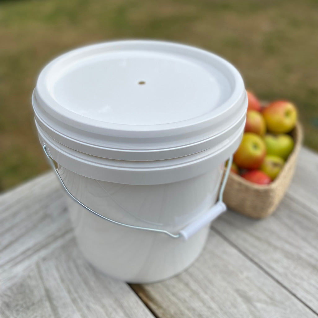 Traditional Fruit and Apple Press (12 Litre) with Straining Bag and Pulping Bucket