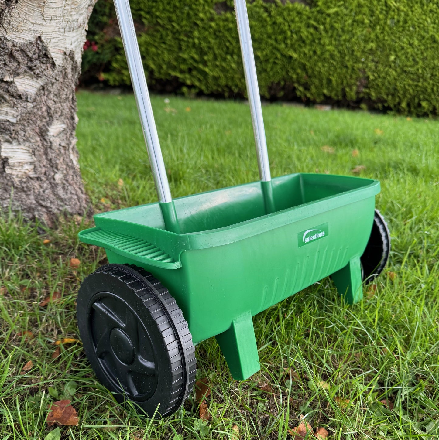 Lawn Garden Drop Spreader for Seed, Feed and Fertiliser (12 Litre Capacity)