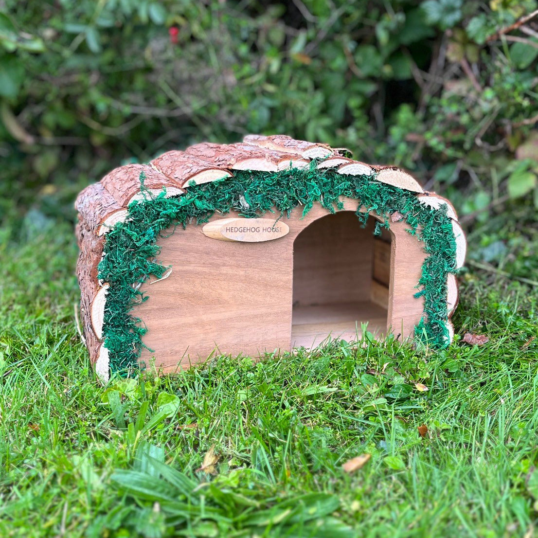 Wooden Hedgehog House Hogitat With Bark Roof & Nesting Straw