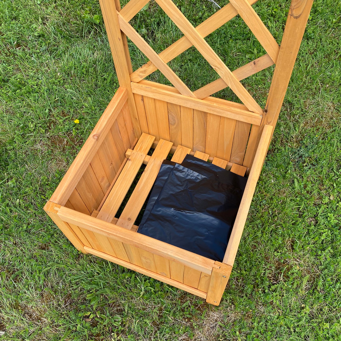 Wooden Garden Planter with Trellis