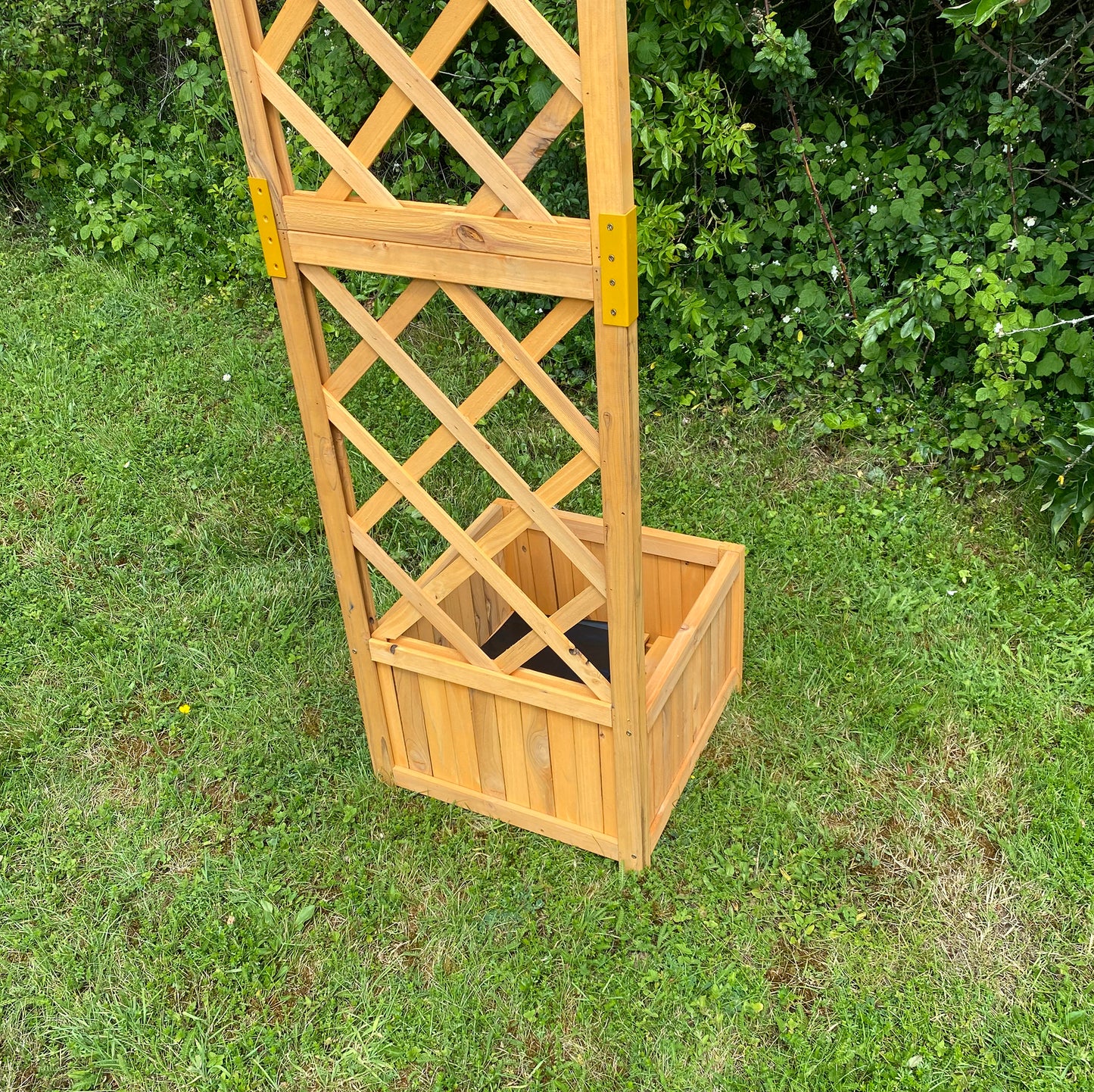 Wooden Garden Planter with Trellis