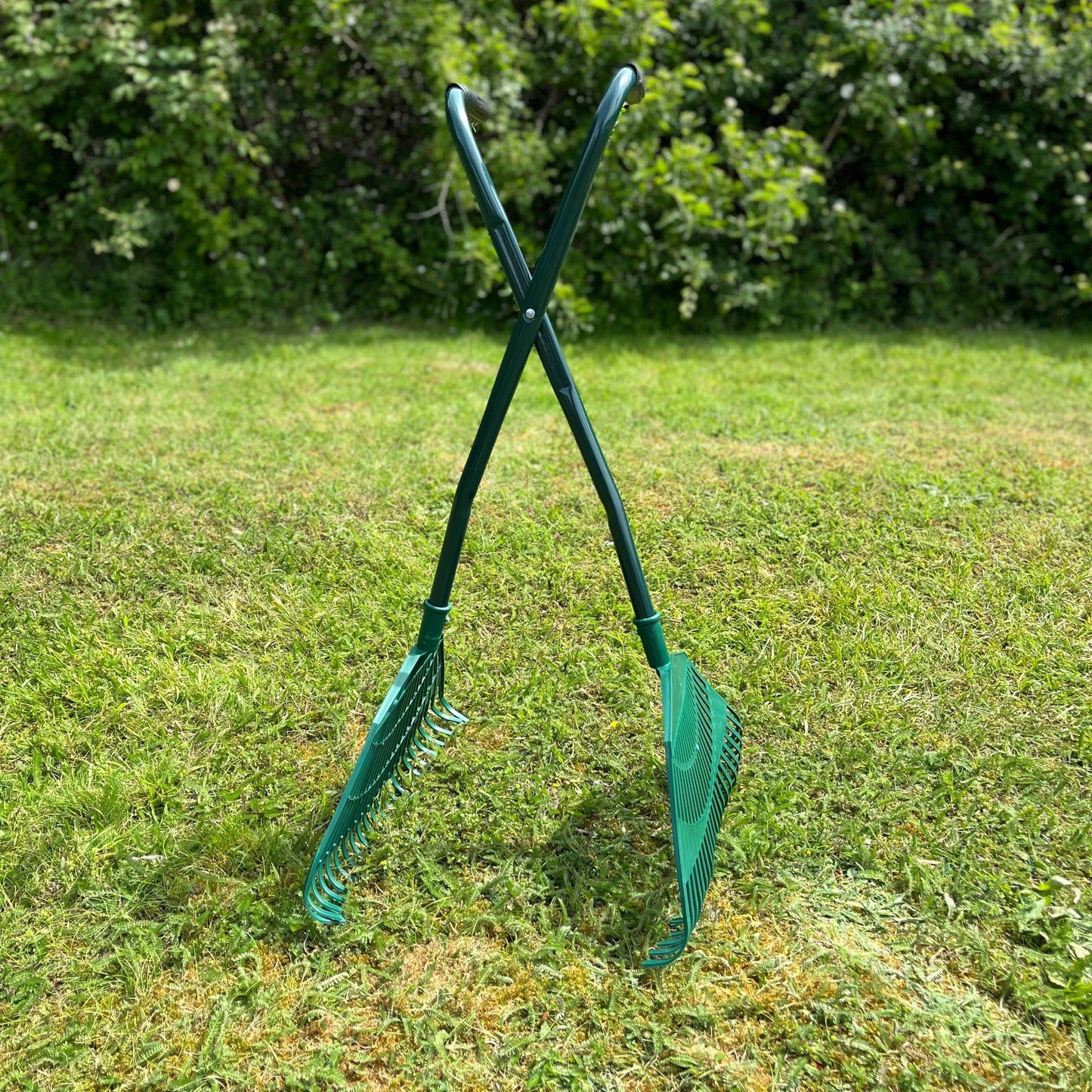 Long Handled Leaf Collecting Grabs