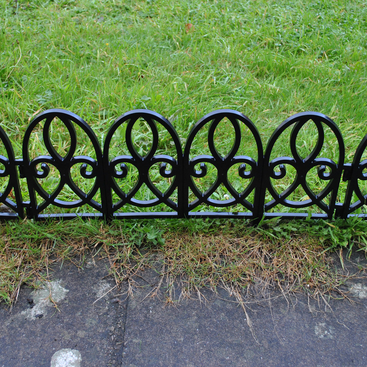 Set of 5 Plastic Lawn Edging Traditional Panels (56cm x 30cm)