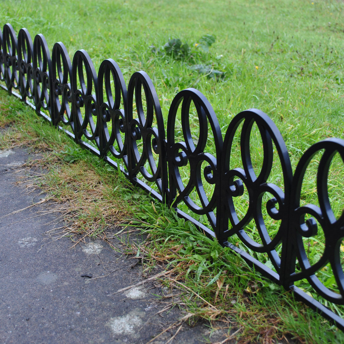 Set of 5 Plastic Lawn Edging Traditional Panels (56cm x 30cm)