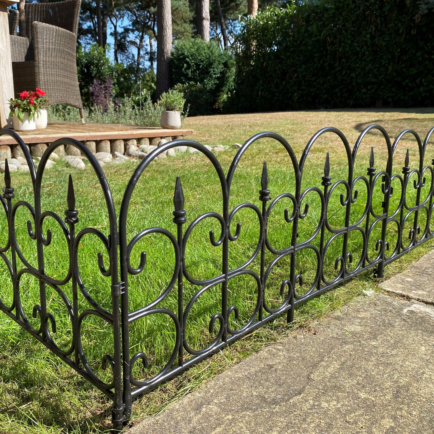 Hampton Black Plastic Garden Lawn Edging (59cm x 32cm) - 10 Panels