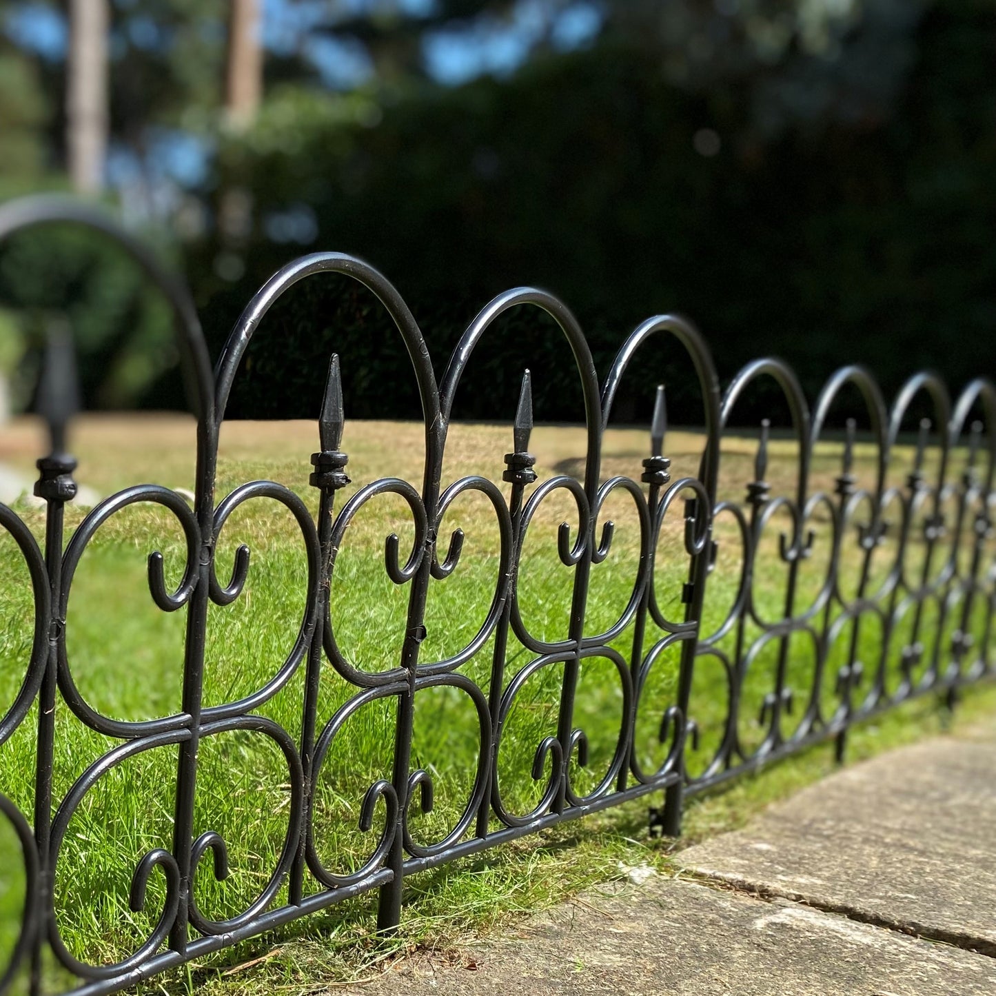 Hampton Black Plastic Garden Lawn Edging (59cm x 32cm) - 10 Panels
