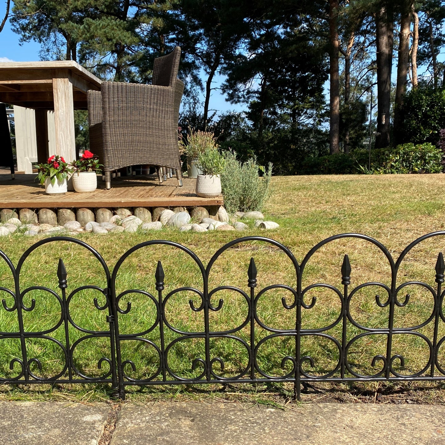 Hampton Black Plastic Garden Lawn Edging (59cm x 32cm) - 10 Panels