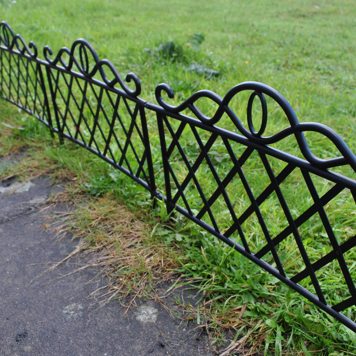 Set of 5 Plastic Lawn Edging Lattice Panels (45cm x 35cm)