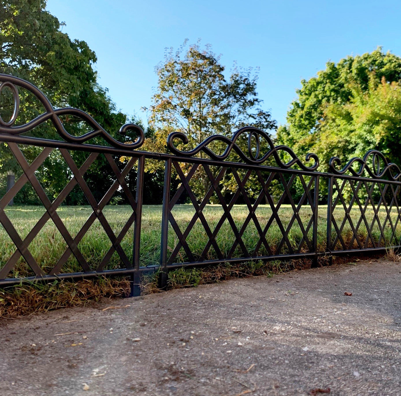 Set of 10 Plastic Lawn Edging Lattice Panels (45cm x 35cm)