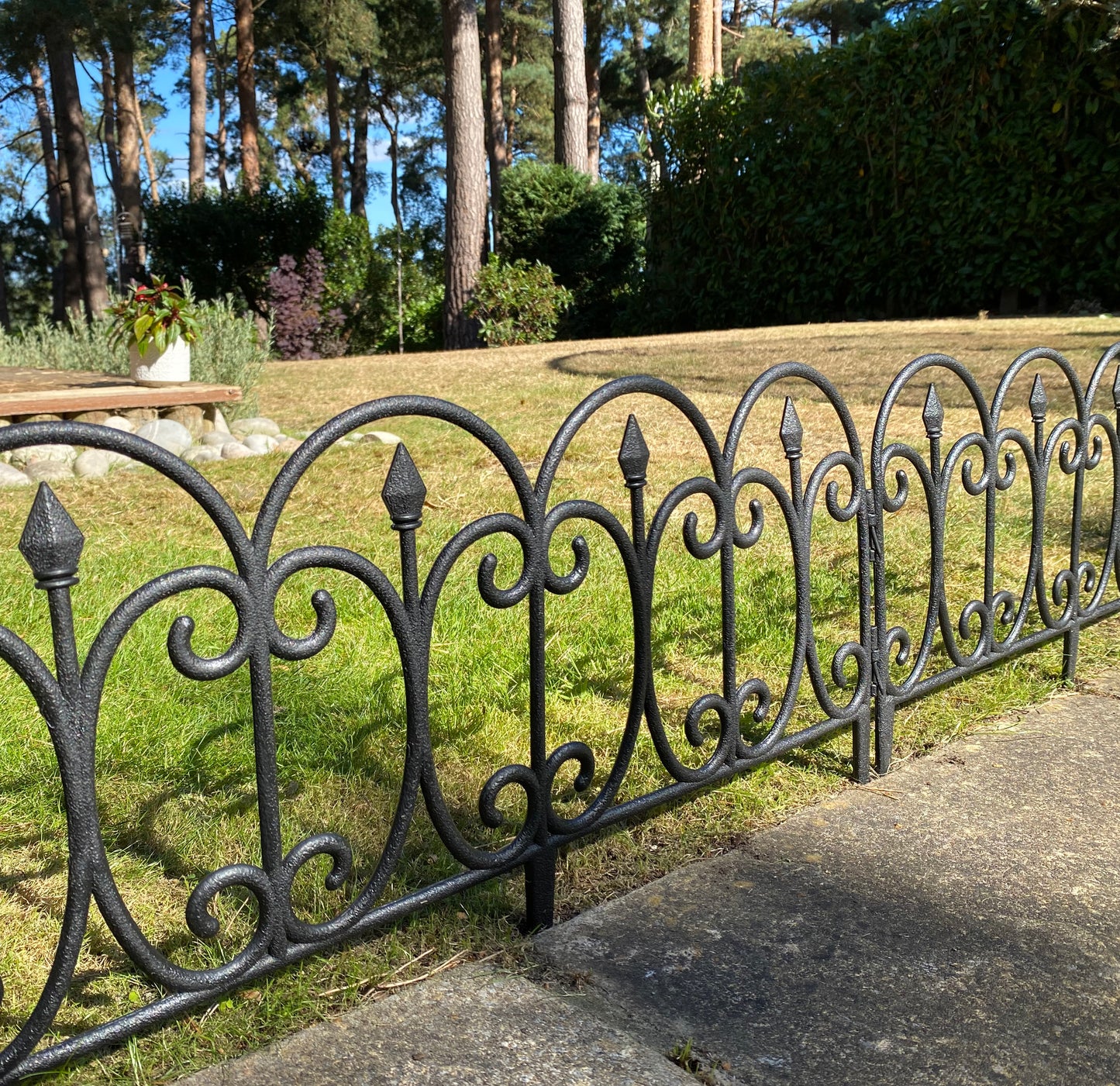 Kew Black Plastic Lawn (60.5cm x 32.5cm) - 10 Panels