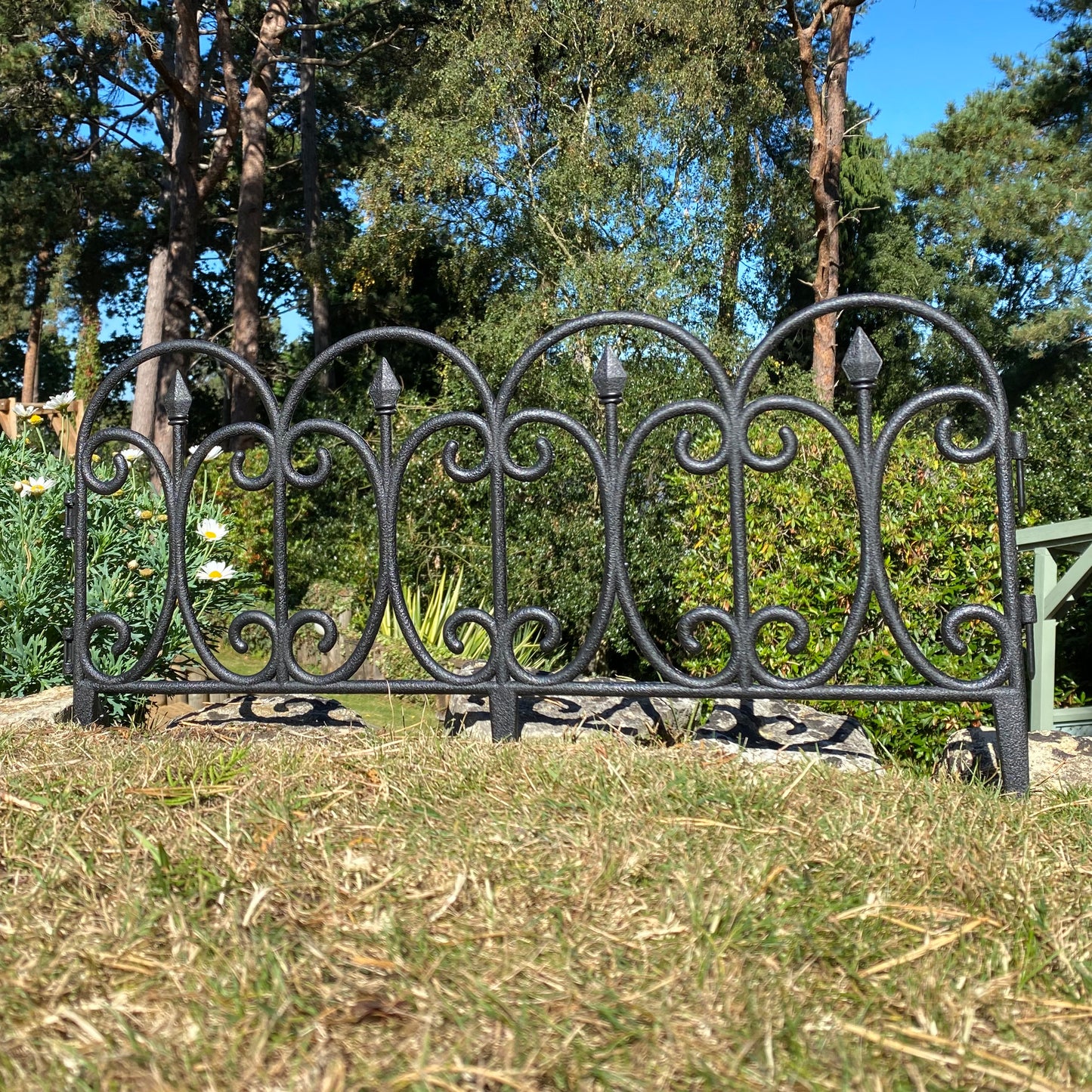 Kew Black Plastic Lawn (60.5cm x 32.5cm) - 10 Panels