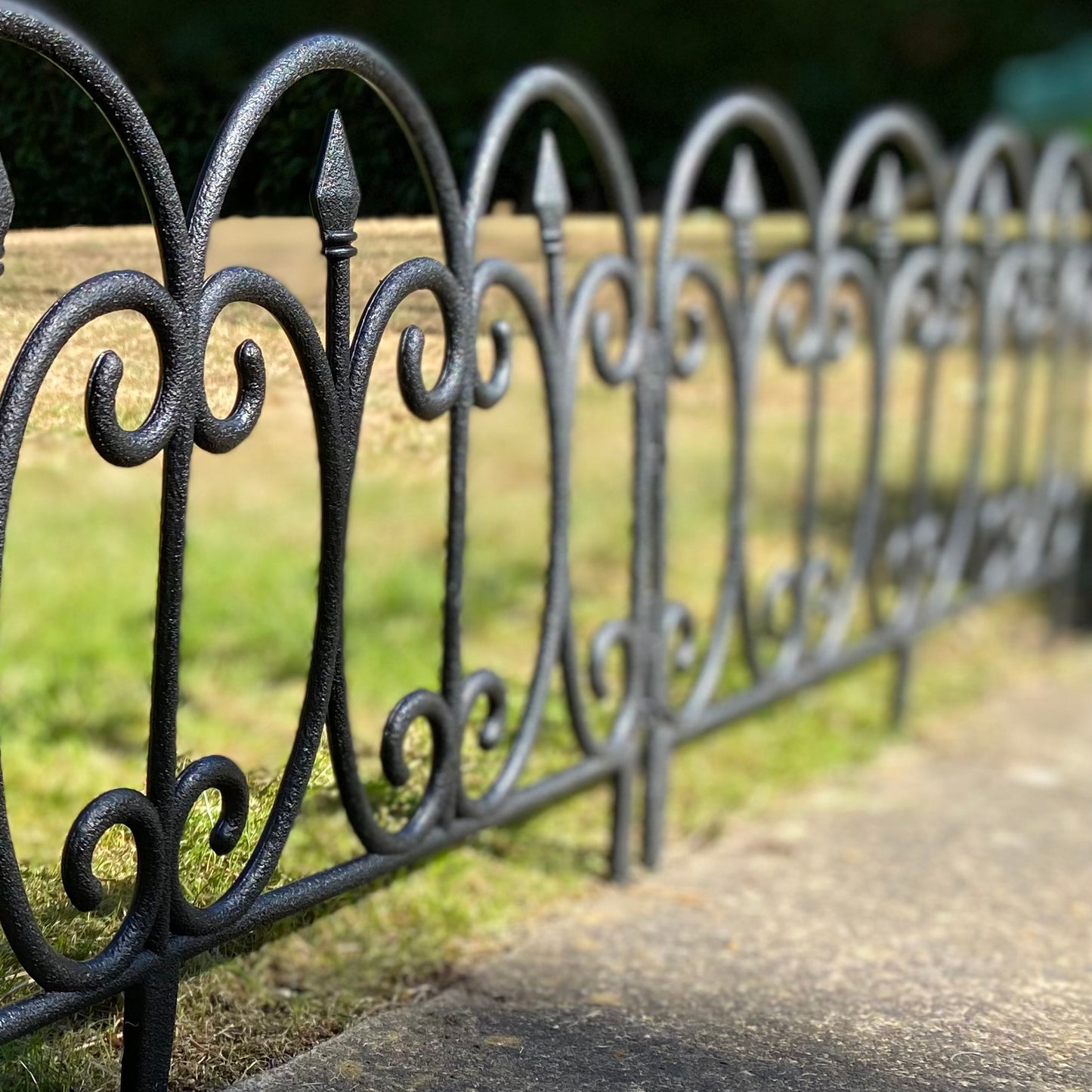 Kew Black Plastic Lawn (60.5cm x 32.5cm) - 10 Panels