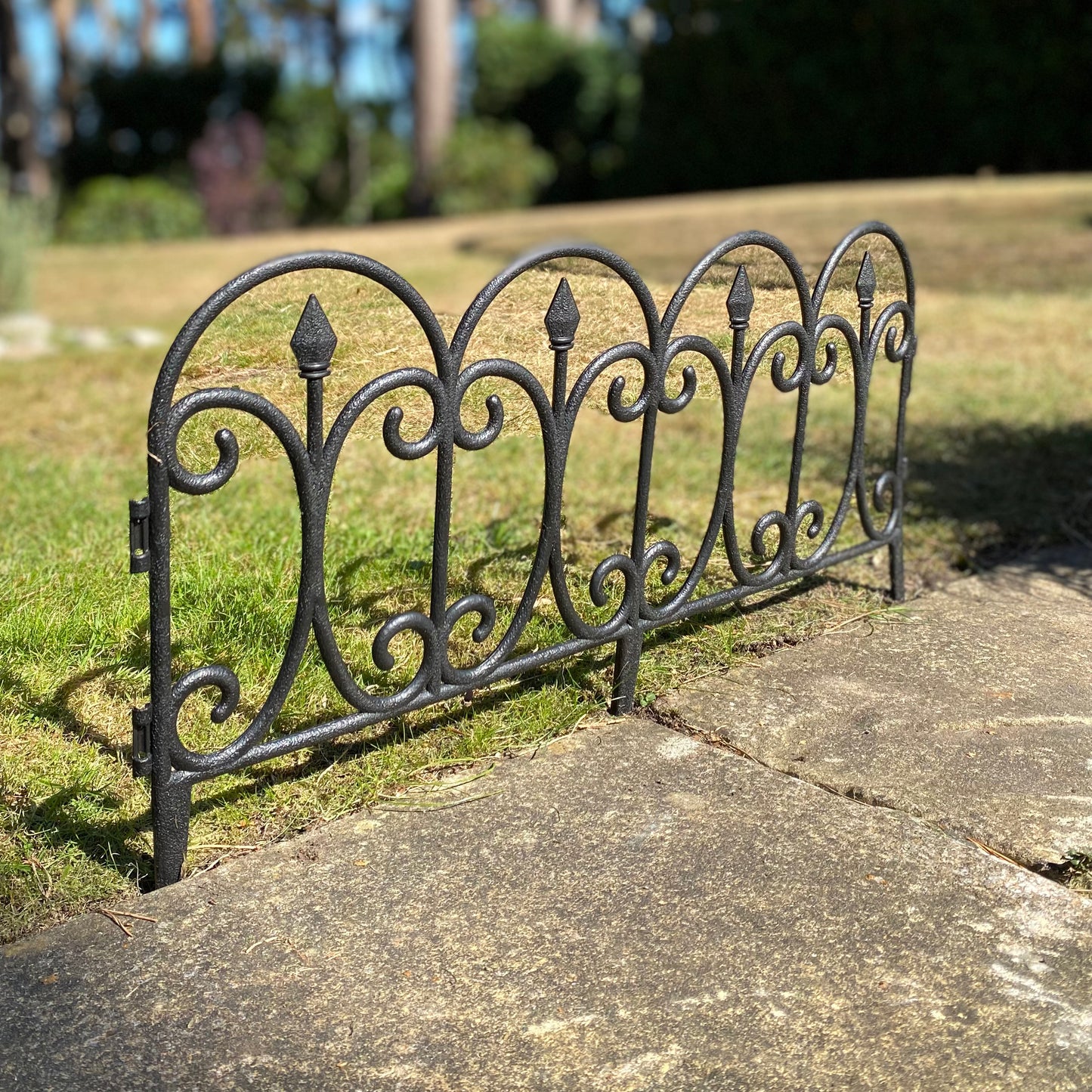 Kew Black Plastic Lawn (60.5cm x 32.5cm) - 10 Panels