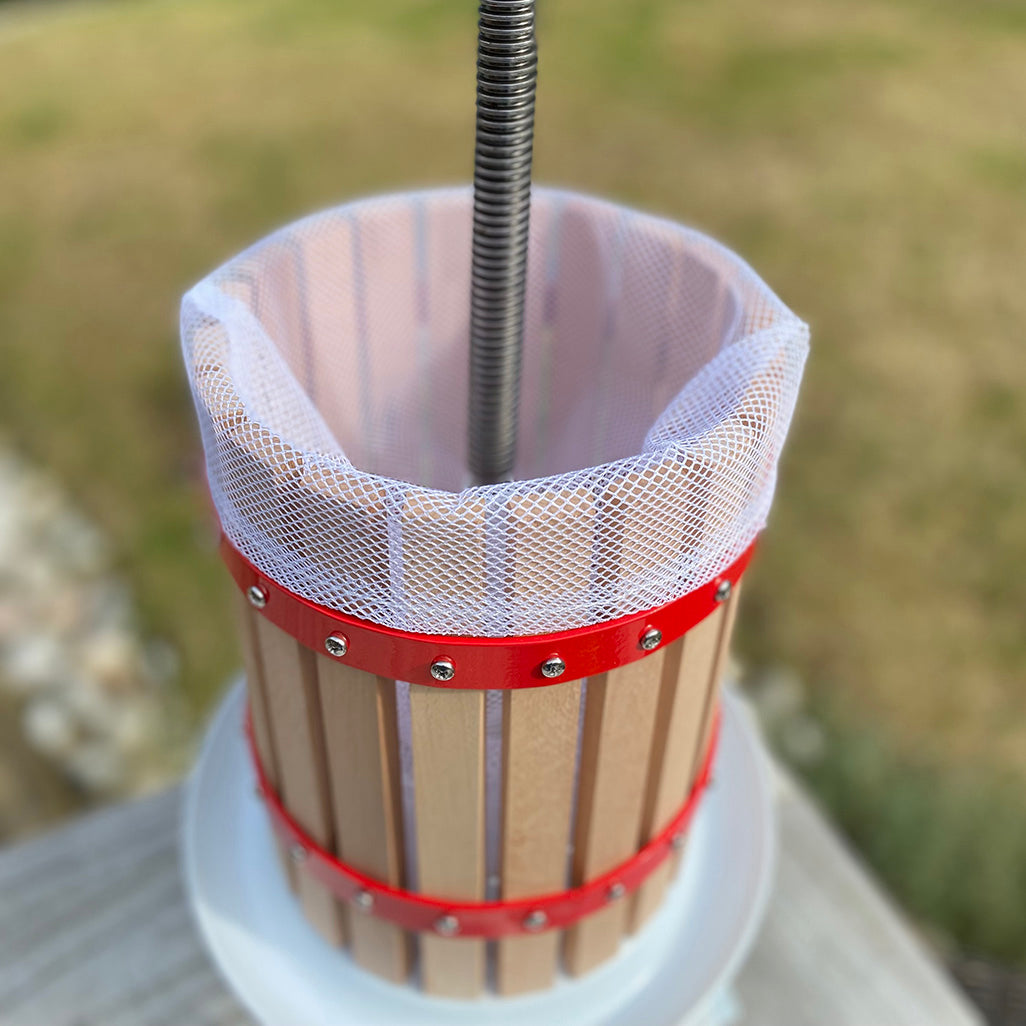 Traditional Fruit and Apple Press (6 Litre) with Straining Bag and Pulping Bucket