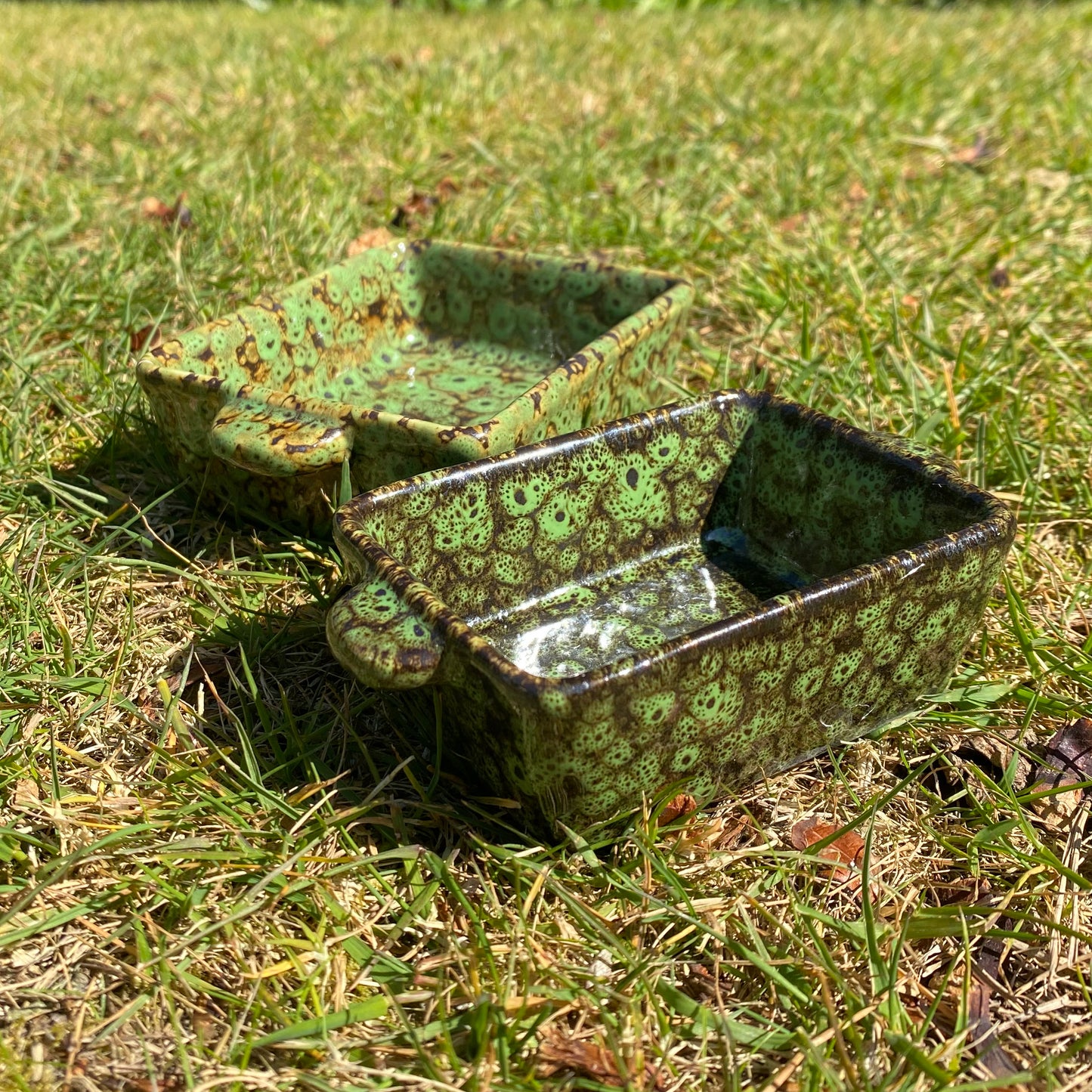 Wooden Barkwood Hedgehog House With Ceramic Food & Water Dish Set & Nesting Straw