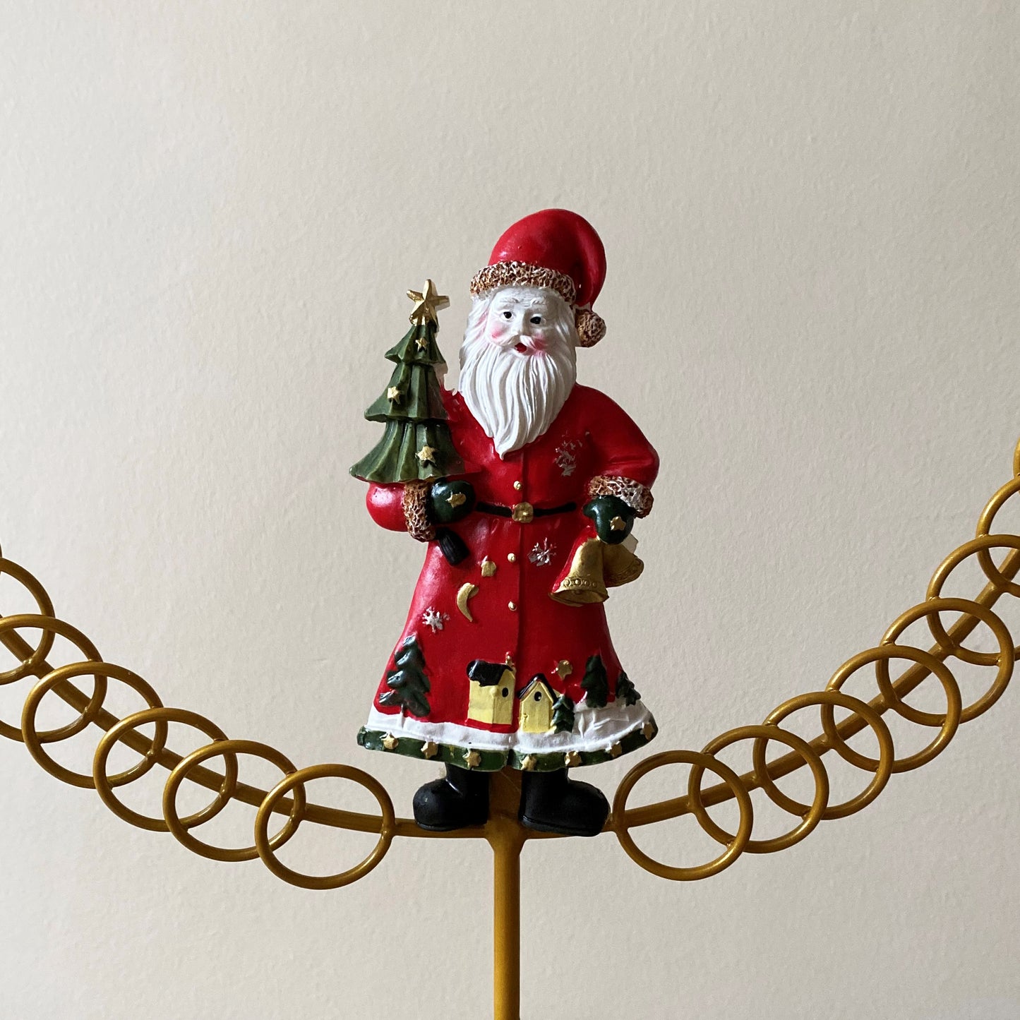 Gold Santa Circle Christmas Card Holder Display