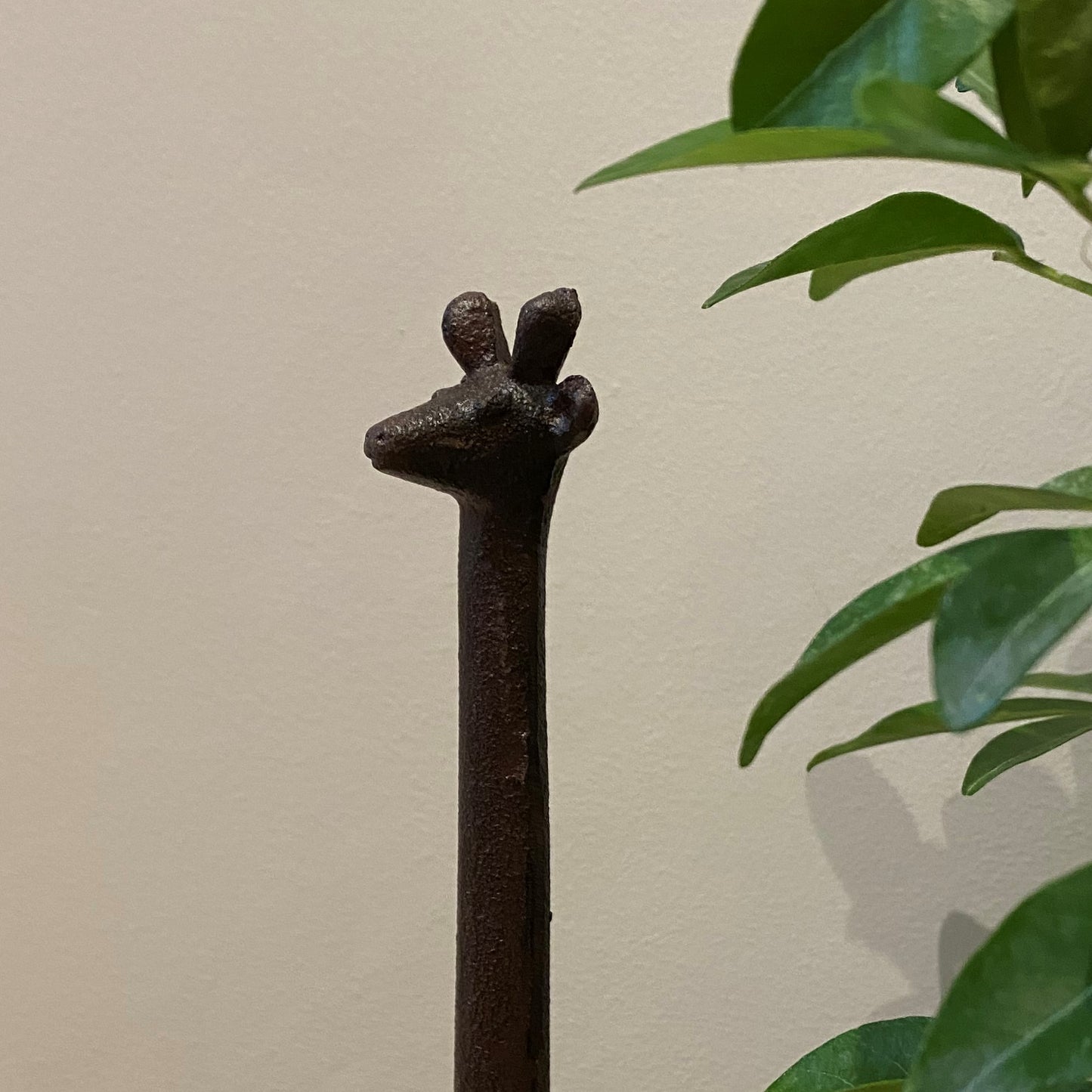 Cast Iron Giraffe Shaped Loo Roll Toilet Paper Holder Store (Set of 2)