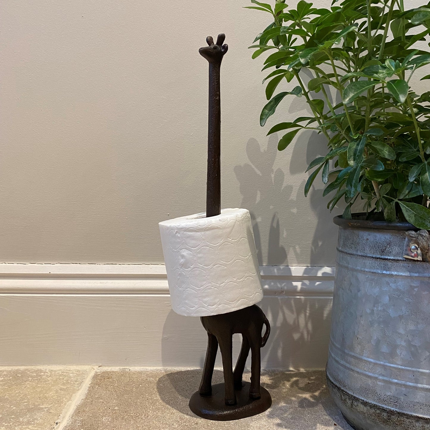 Giraffe Loo Roll Holder in Cast Iron (Set of 2)