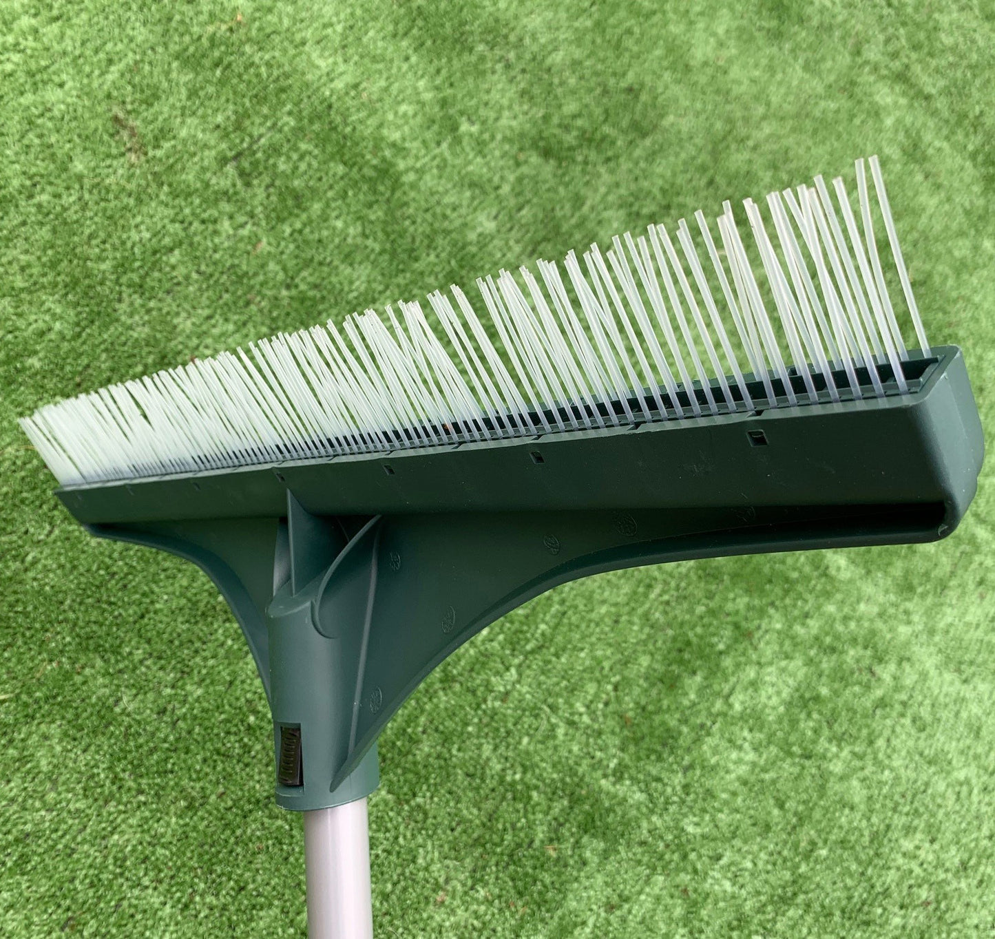 Artificial Grass Brush Garden Lawn Rake with Telescopic Handle