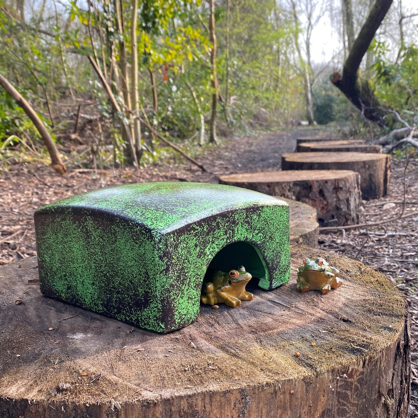 Ceramic Frog and Toad House Shelter Garden Habitat