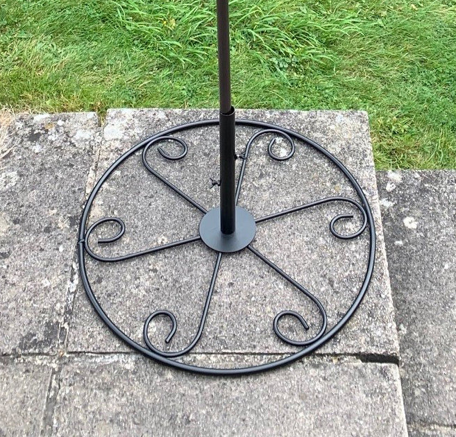 Metal Complete Bird Feeding Station with 4 Feeders & Round Metal Patio Stand