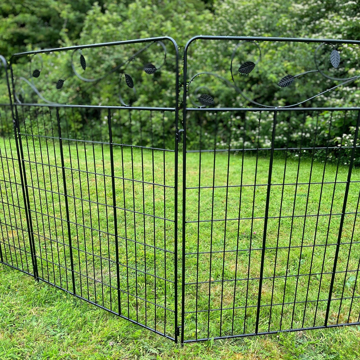 Set of 4 Leaf Design Metal Fence Panels (112cm x 91cm)