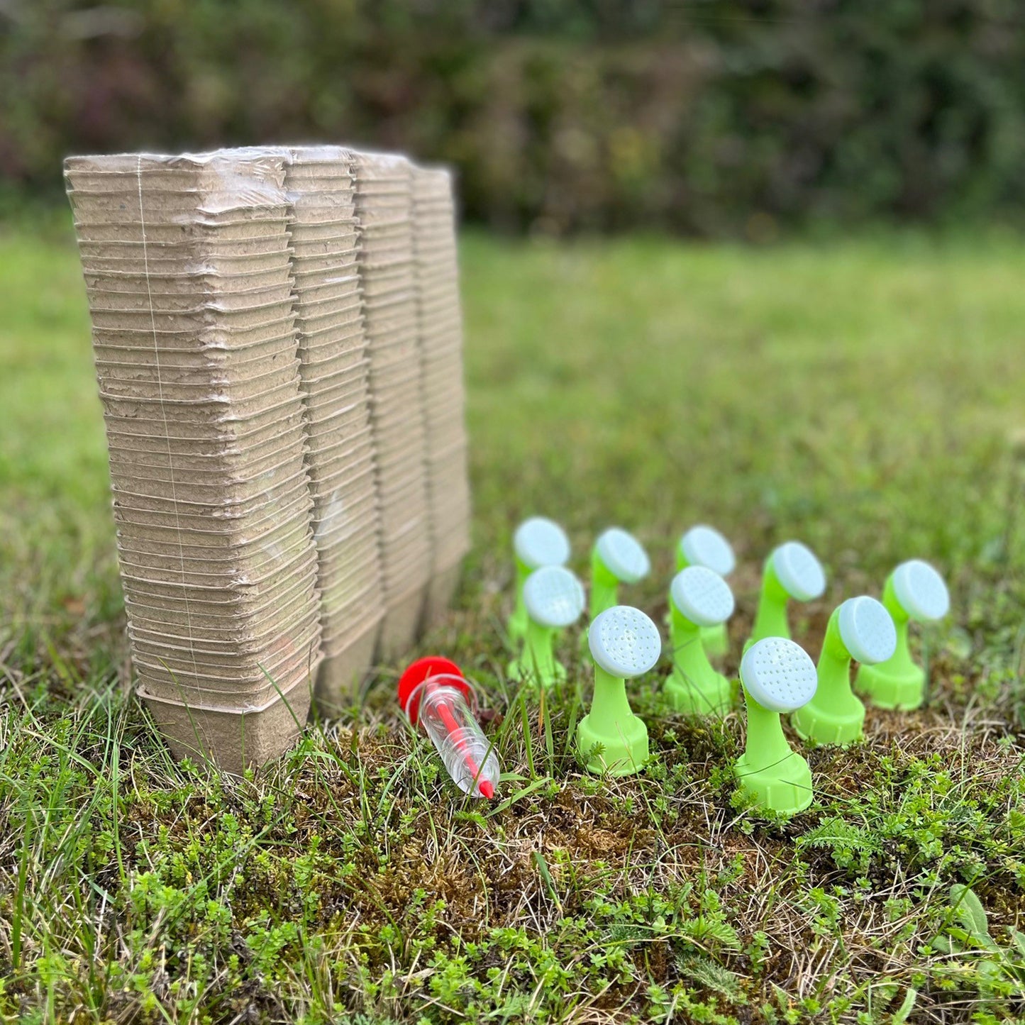 144 x 5cm Square Fibre Biodegradable Plant Pots with Seeder and 10 Watering Nozzles