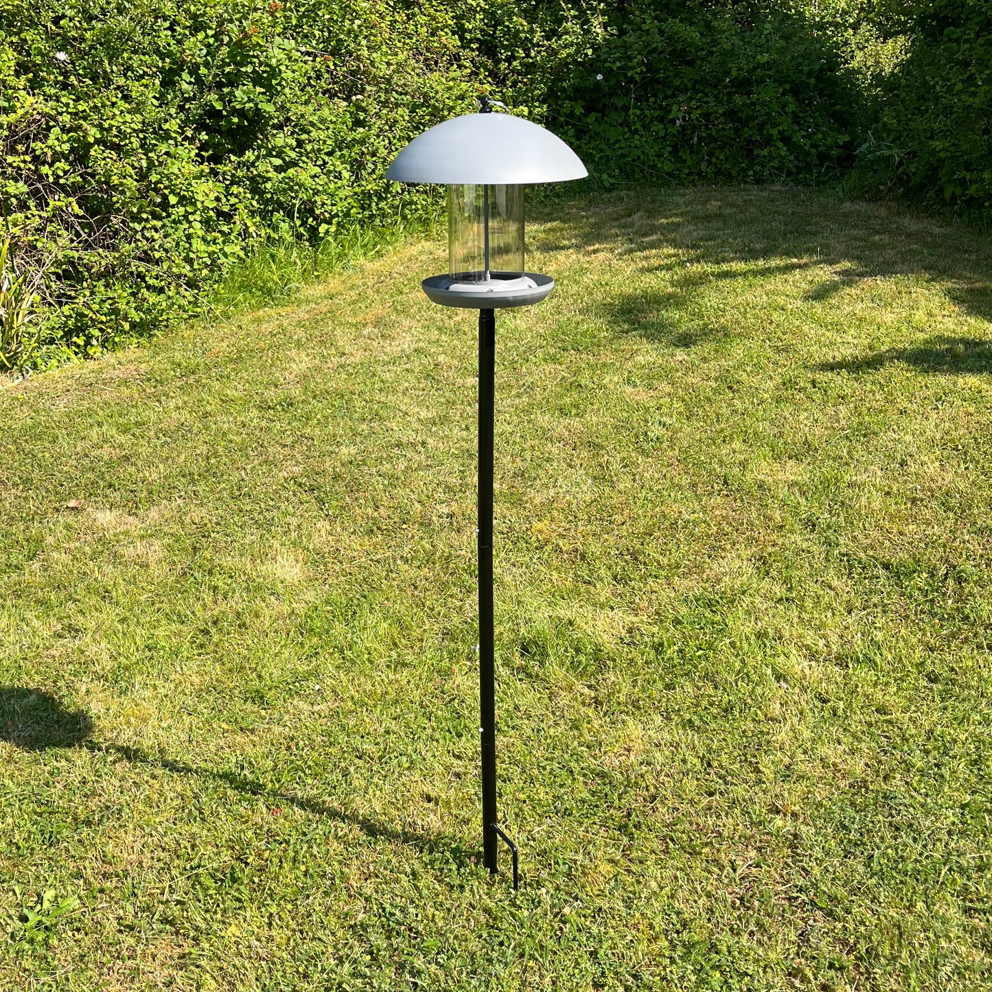 Pole Mounted Metal Bird Seed Feeder Table with Dome Roof