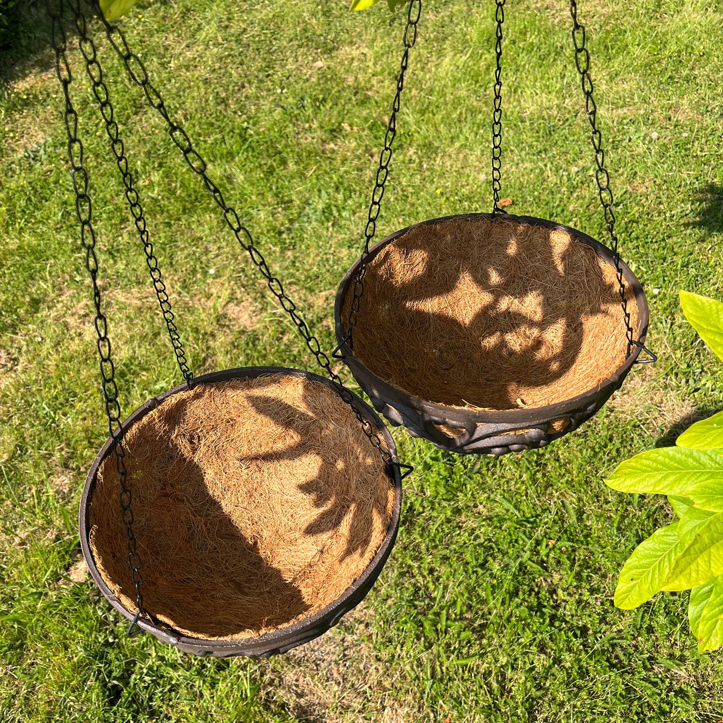 Set of 2 Cast Iron Garden Hanging Basket Planters (25.5cm)