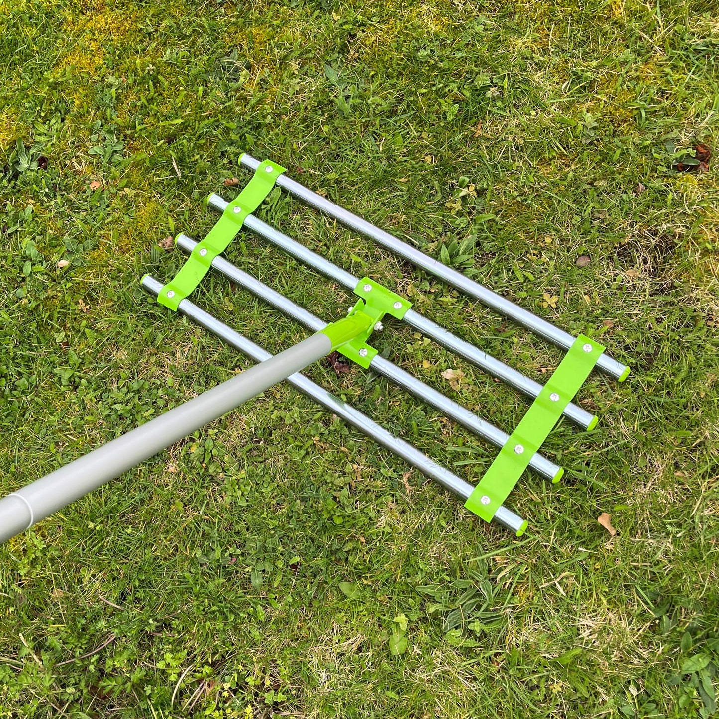 Garden Lawn Levelling Rake Lute with Long Handle