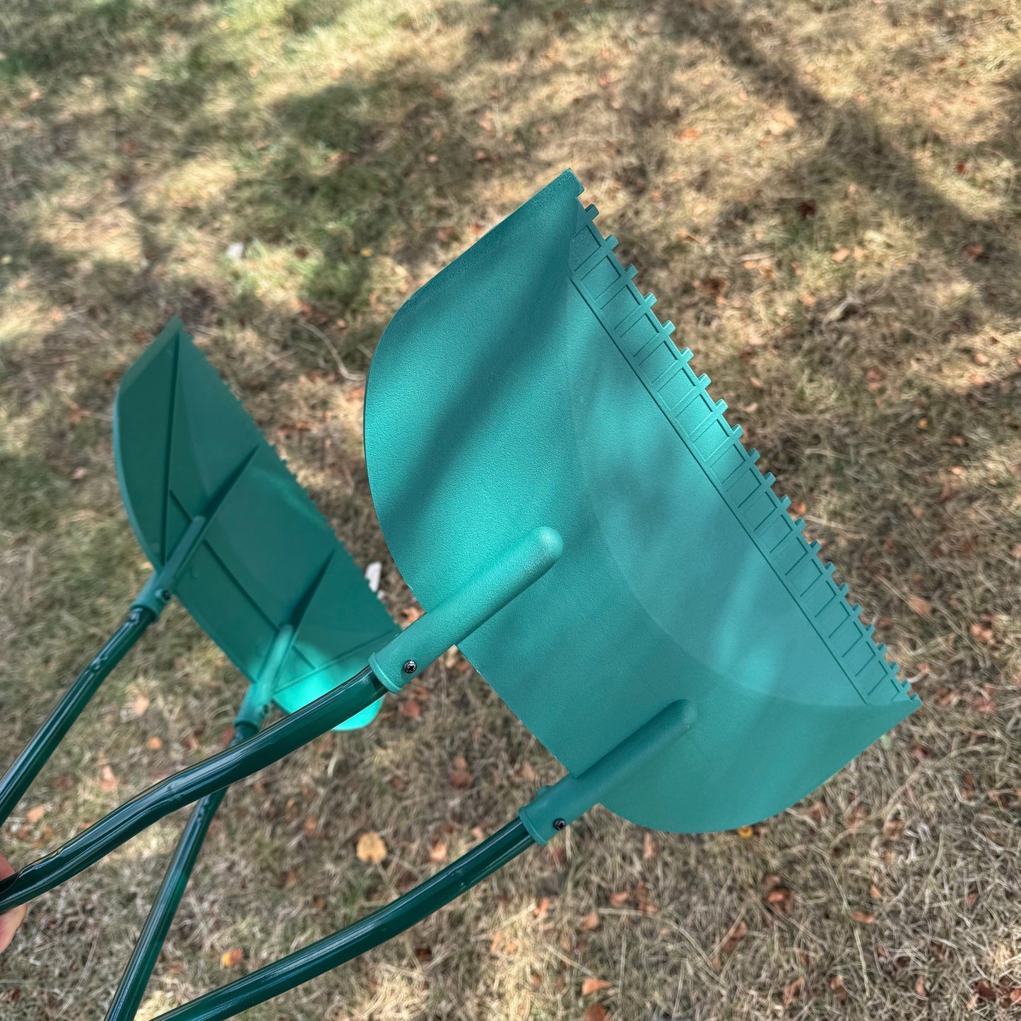 Long Handled Foam Grip Leaf Collecting Grabs