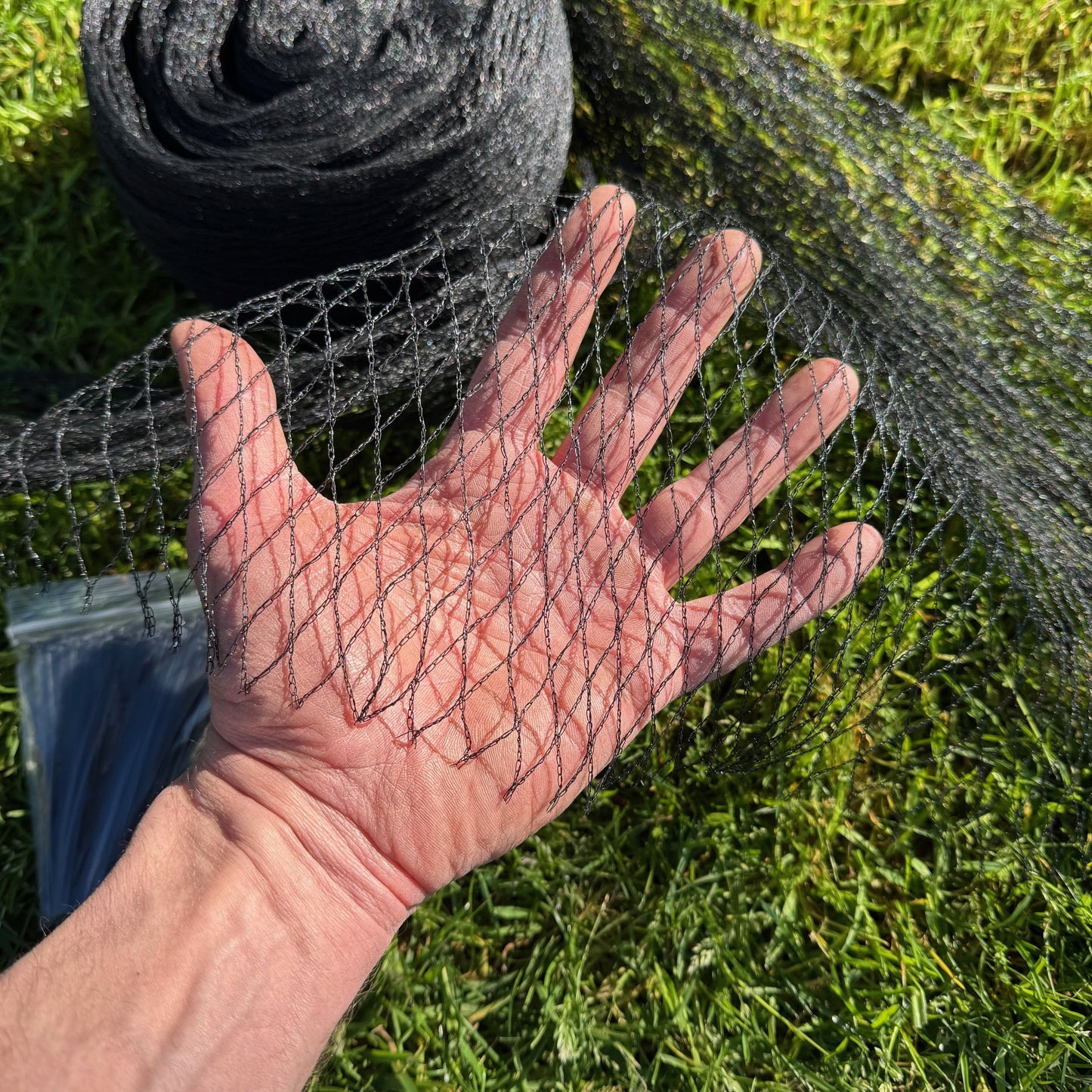 Protective Garden Fruit Cage Netting with 100 Cable Ties (20m x 2m)