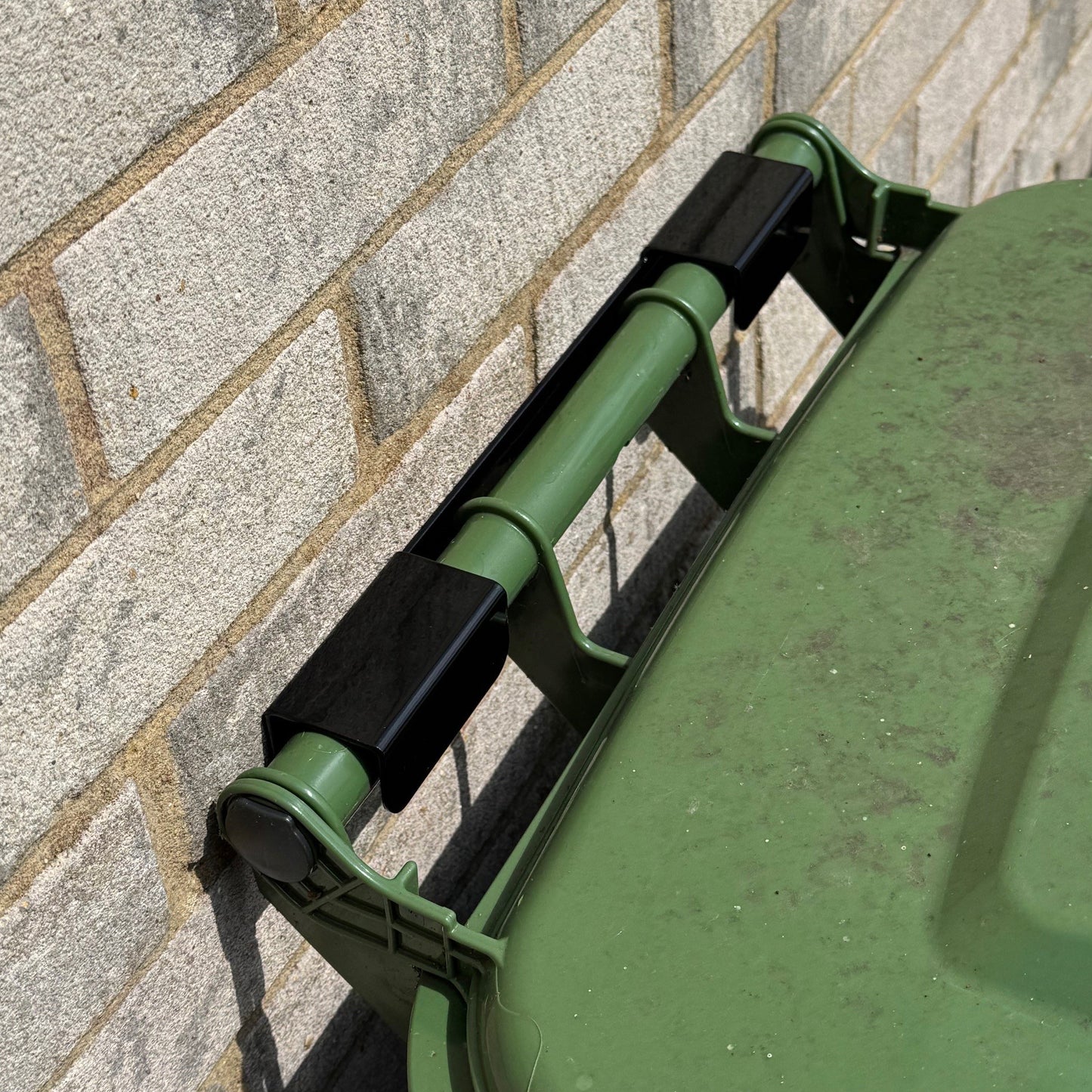 Wheelie Bin Metal Wall Bracket