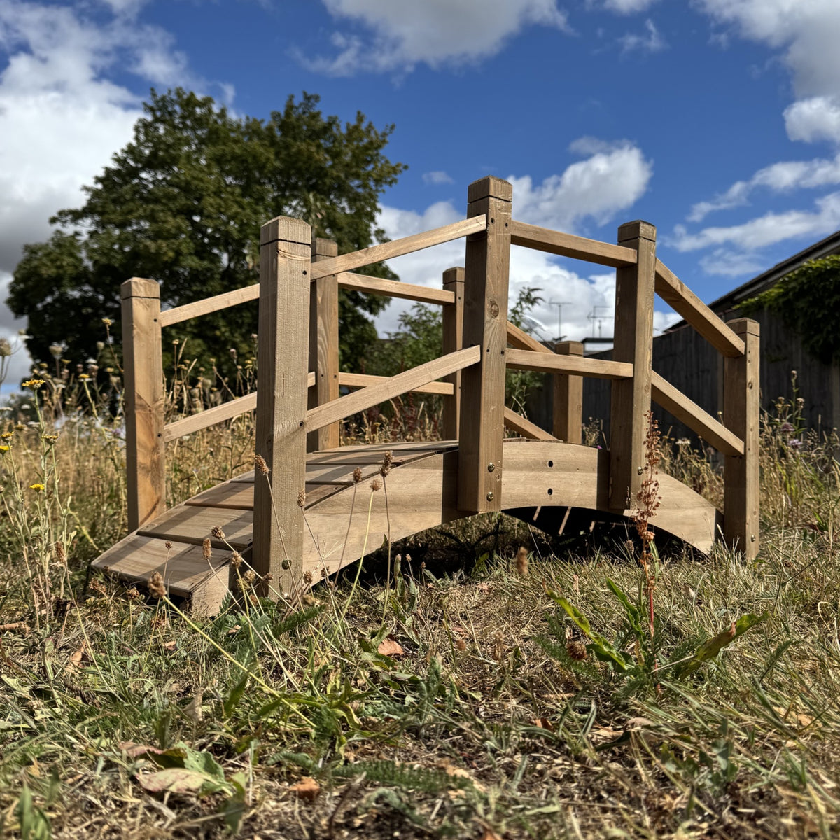 Ornamental Wooden Garden Bridge for Pond & Border Decoration