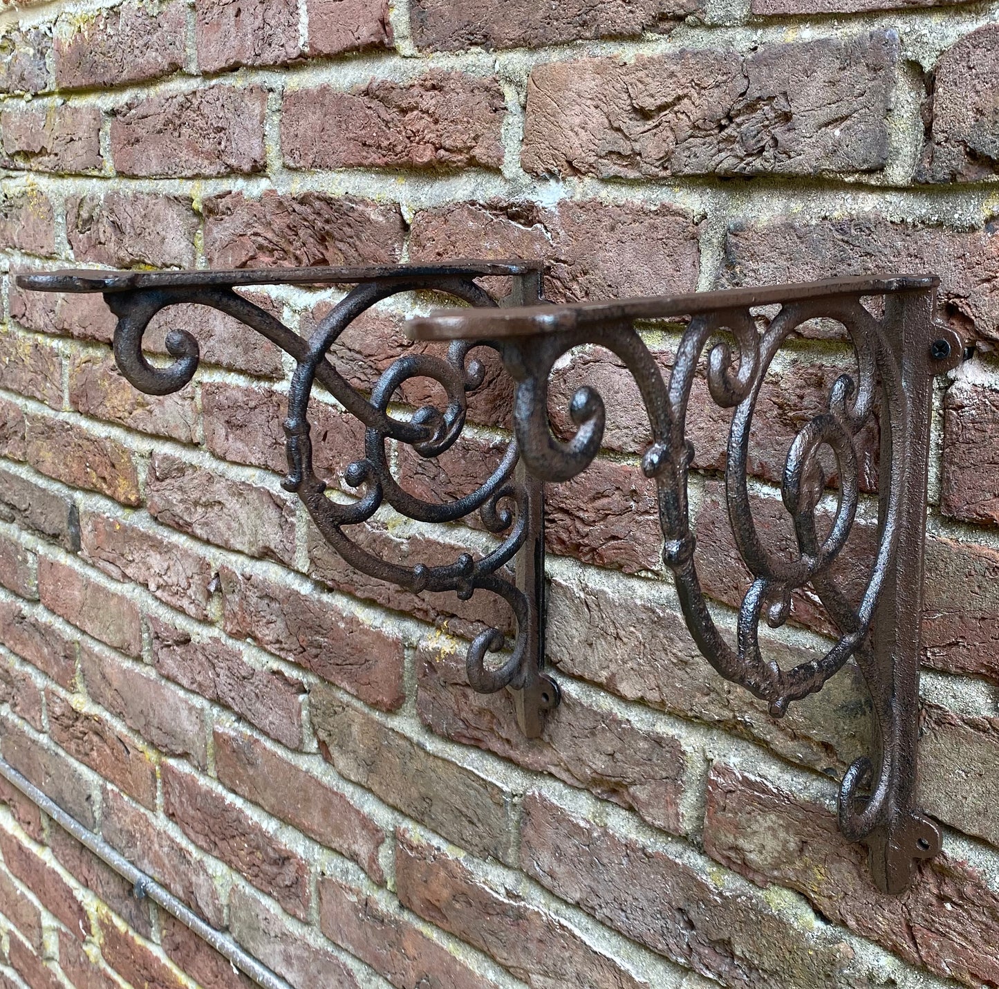 Traditional Style Cast Iron Shelf Brackets (25cm)