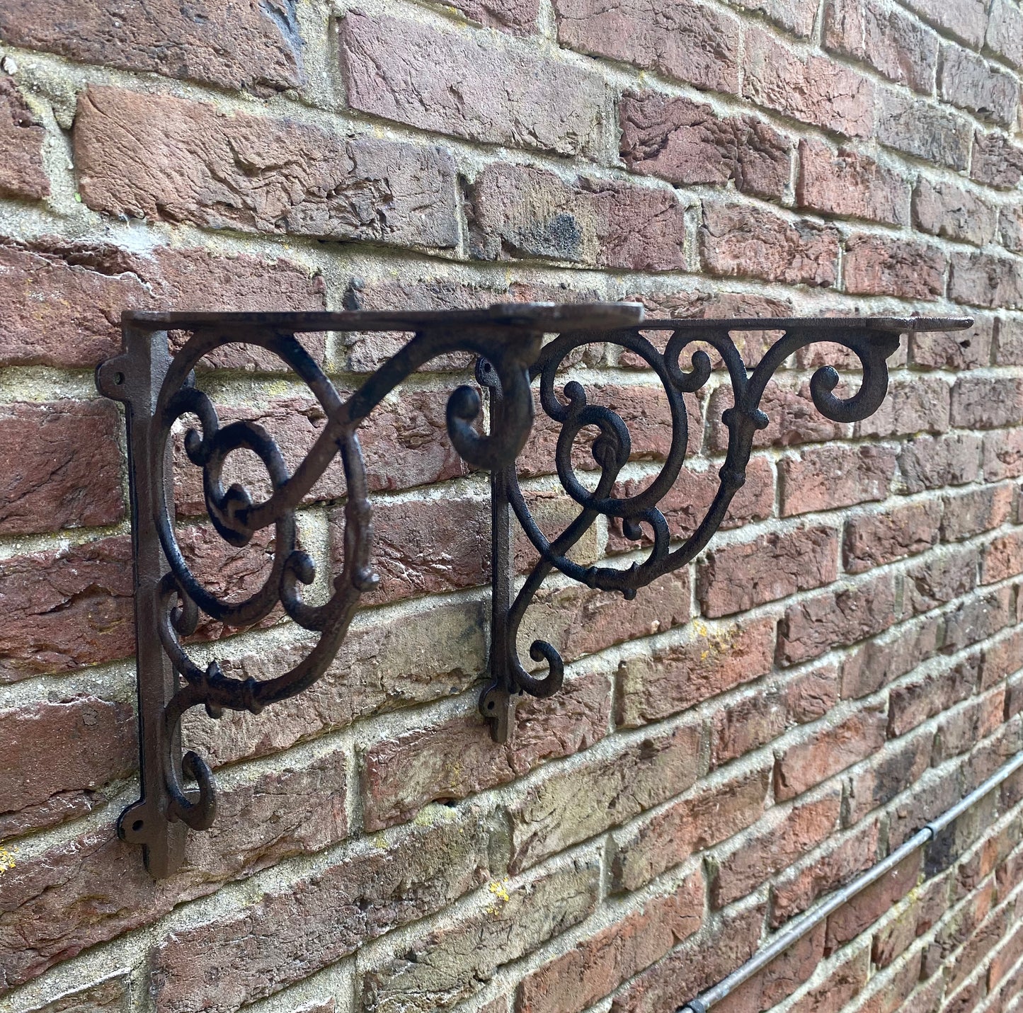 Traditional Style Cast Iron Shelf Brackets (25cm)