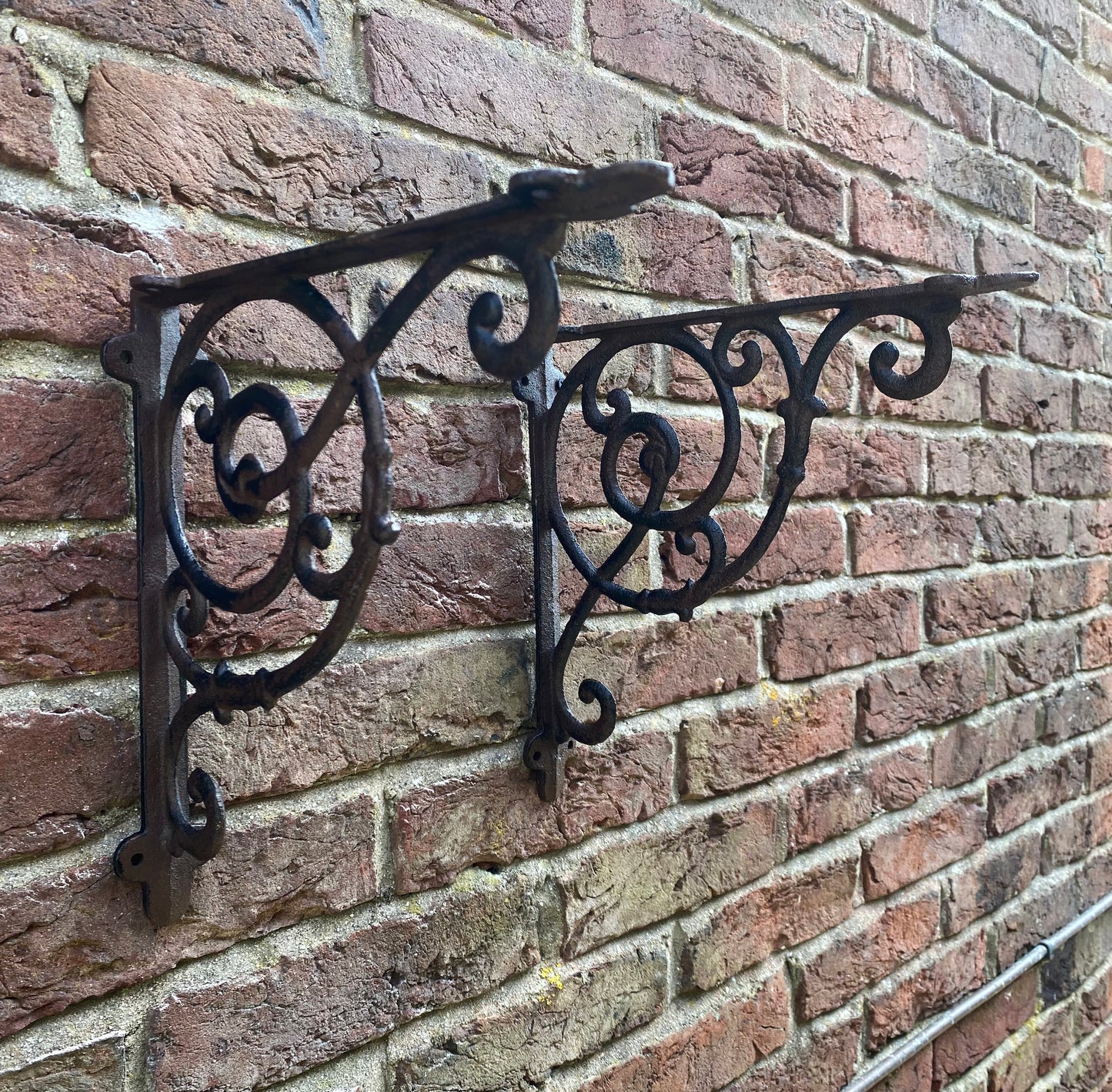 Traditional Style Cast Iron Shelf Brackets (25cm)