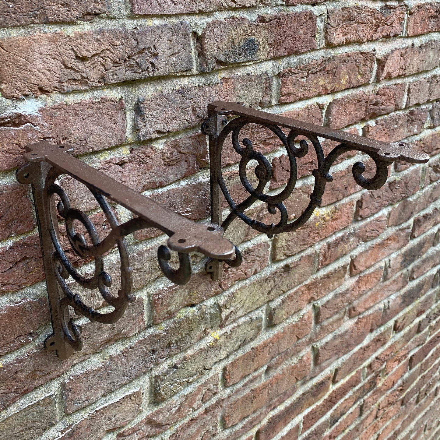 Traditional Style Cast Iron Shelf Brackets (25cm)