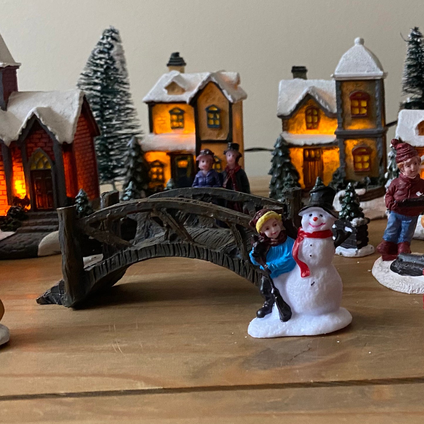 24 Piece Christmas Village Scene For Windowsills Or Mantelpieces