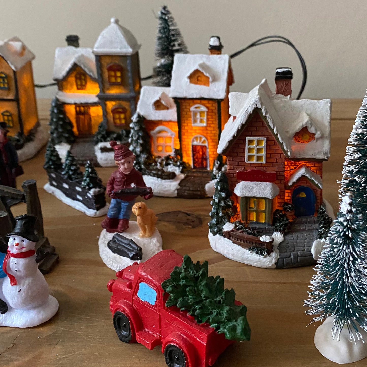 24 Piece Christmas Village Scene For Windowsills Or Mantelpieces