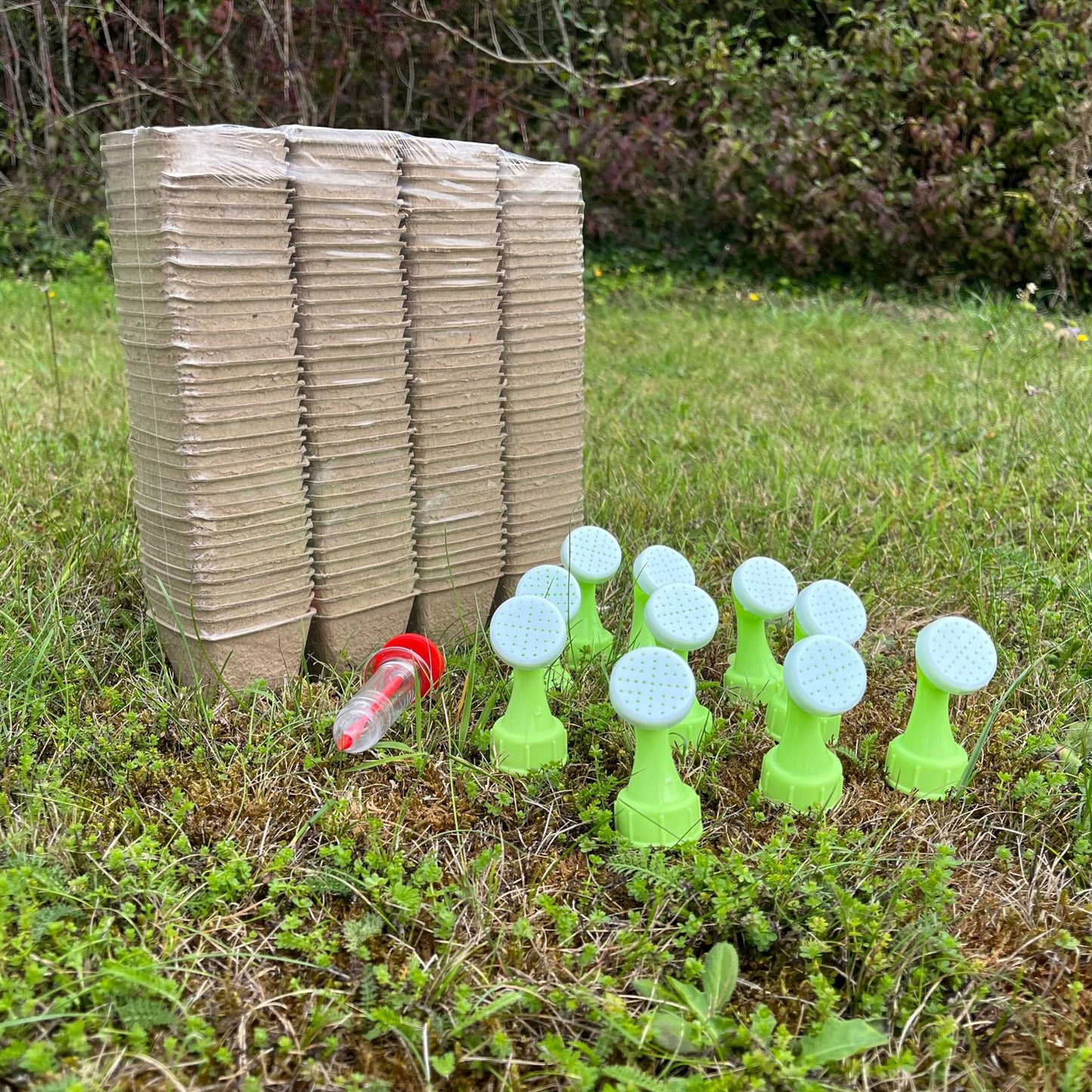 144 x 5cm Square Fibre Biodegradable Plant Pots with Seeder and 10 Watering Nozzles