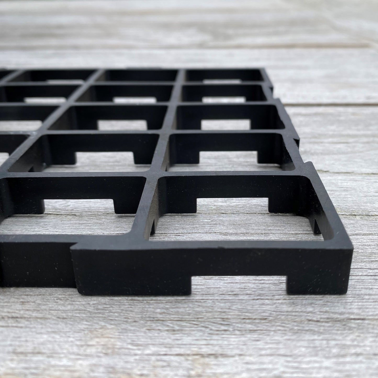 Interlocking Growbag Mat for Improved Drainage (set of 16)