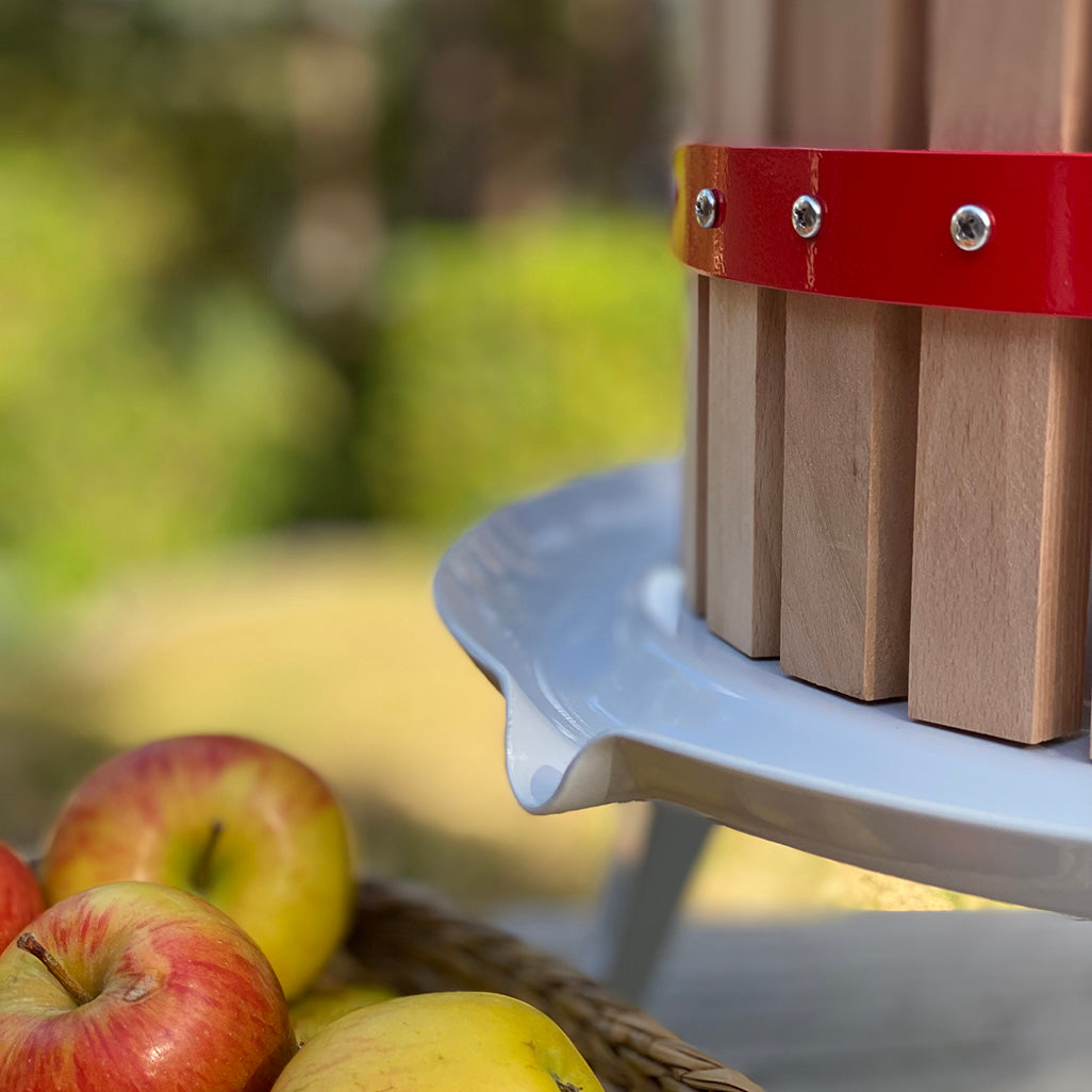 Traditional Fruit and Apple Press (6 Litre) with Straining Bag