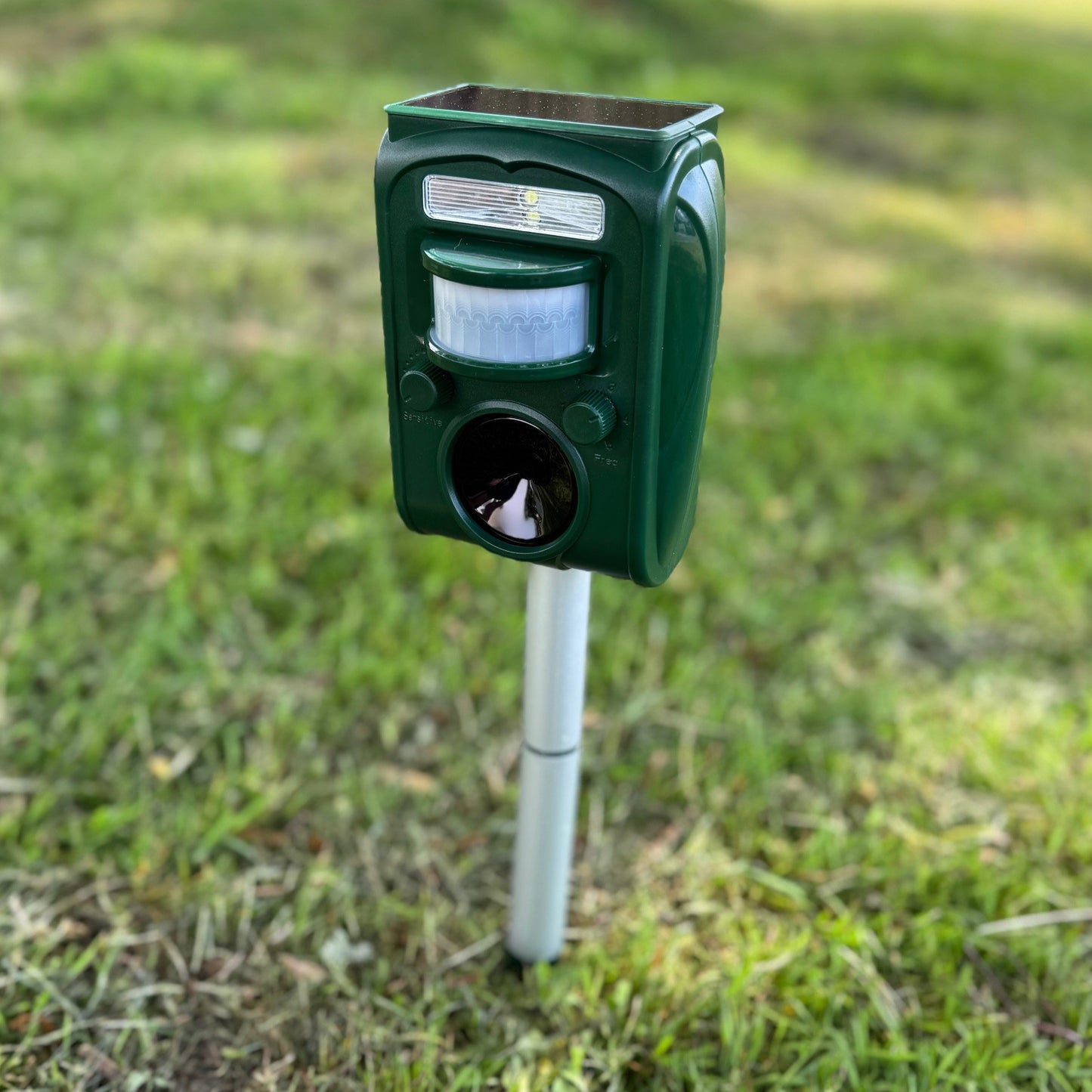 Solar Powered Ultrasonic Cat Repeller (Batteries Included)