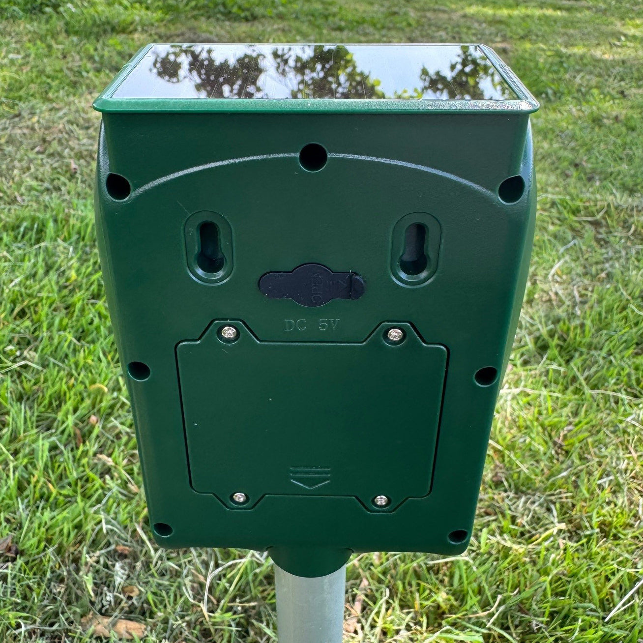 Solar Powered Ultrasonic Cat Repeller (Batteries Included)