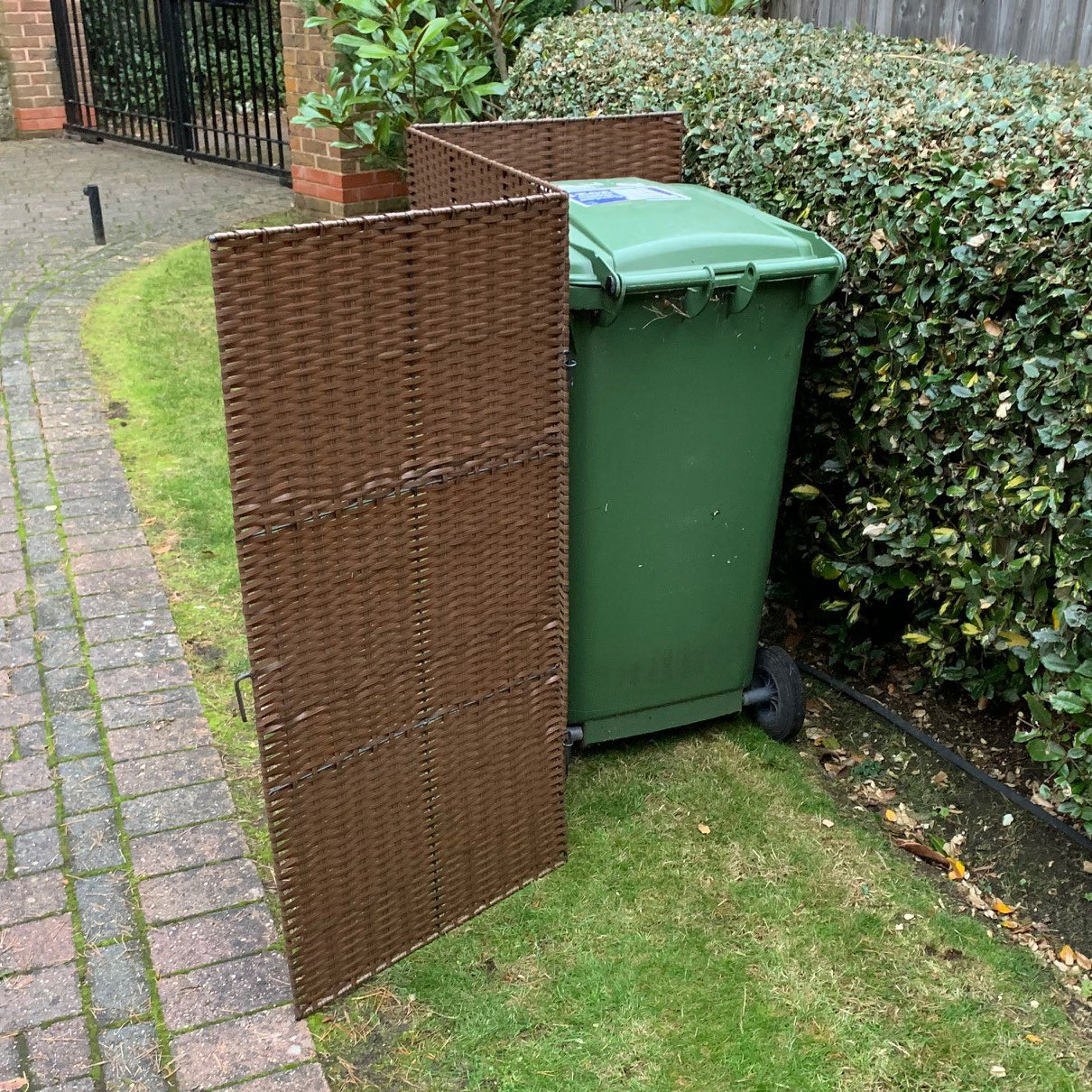 Rattan Effect Wheelie Bin Screen (Single)