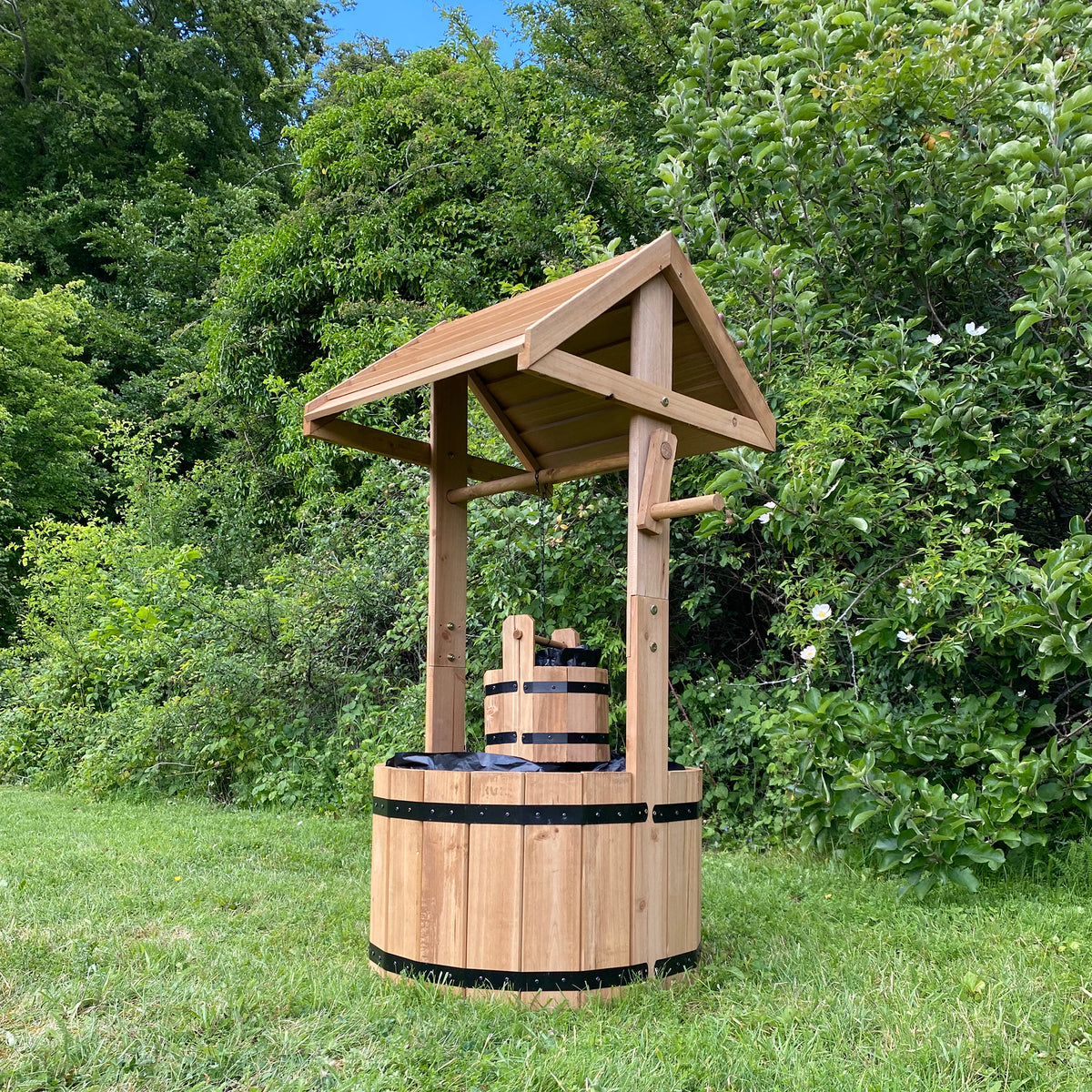 Large Wooden Garden Wishing Well Planter
