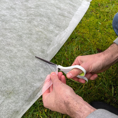 Set of 2 Fleece Garden Plant Frost Protection Sheets 2m x 20m + 10 Metal Pegs (20g/sqm)